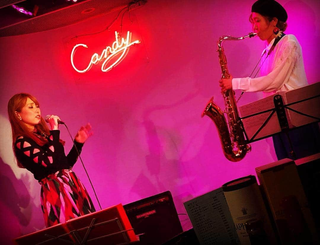 清水玲奈さんのインスタグラム写真 - (清水玲奈Instagram)「4.17 @ kyoto candy. . trio Live. . 昨日のセトリでは UAの曲がすごく好き. . 夜桜見れた. . 次回は9/20. . #京都 #kyoto #candy . #池田杏理 #名倉学 #清水玲奈  #vocal #piano #sax #saxophone #tenorsax #tenorsaxophone #liveperformance #saxophonist #japan #instalike #instagram #music #musician #musica #femalesaxplayer #jazz #funk #daveguardala #reinashimizu  #ua #情熱 #雲がちぎれる時」4月18日 17時09分 - reina__shimizu