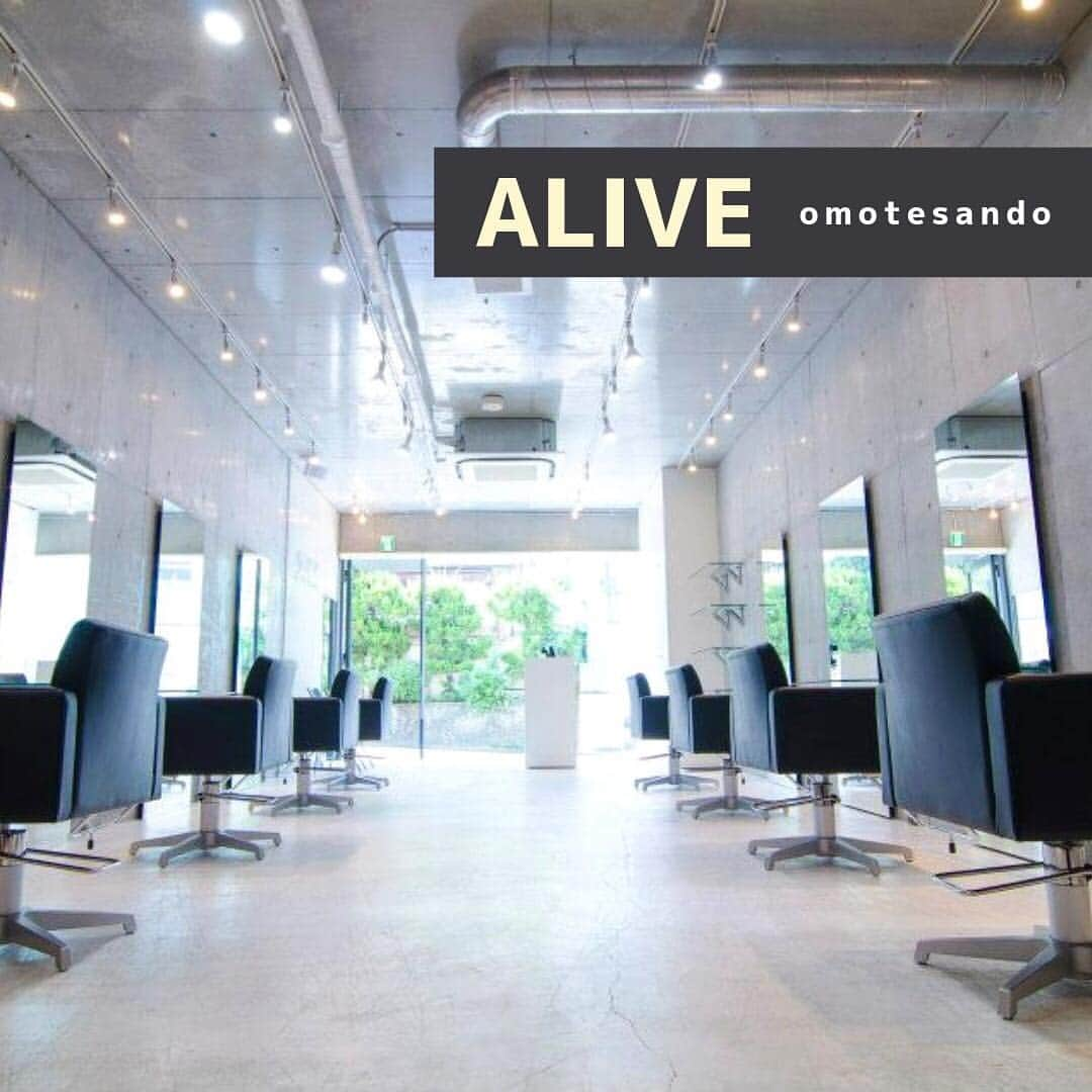 ALIVEさんのインスタグラム写真 - (ALIVEInstagram)「全店舗リピート数No1🎉 . 周りから綺麗になったね！どこでカラーしたの？と必ず言われる 仕上がりの良さや、肌色、イメージに合わせたカラー提案と お客様の立場に立ち、親身にお悩みや不安を解消し 過去最高の自分に出会えます🌸🌸 . カット ¥7020 グラデーションカラー¥10800 ハイライト¥14040〜 . . 《根元が伸びても自然なカラー》 ▶︎ @utaataliveomotesando . 《ボブダブルカラー✖︎グラデーションカラー》 ▶︎ @george_alive . 《自然に馴染むナチュラルハイライト》 ▶︎ @r_y_o_t_a_alive . 《インナーカラー✖︎ピンクラベンダー》 ▶︎ @alive_erika74 . . メニューが分からなければご気軽にご相談を😀 . ALIVE表参道 渋谷区神宮前4-14-9 1F . 営業時間 平日11-21 土日祝日11-20 . https://beauty.hotpepper.jp/smartphone/slnH000240784/coupon/ . #グラデーション#ハイライト#グラデーションカラー#3Dハイライト#ミルクティーカラー#アッシュ#グレージュ#ハイライトカラー#外国人風カラー#美容学生#外国人風#アディクシー#イルミナカラー#ヘアアレンジ#切りっぱなしボブ#ハーフ#卒業式#春カラー#春ヘアー#袴#emoda#evris#hm#zara#highlights #ブルージュ#バレイヤージュ#原宿#表参道#東京カフェ」4月18日 17時19分 - alivehair