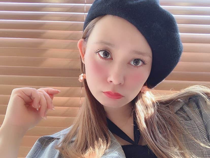 本田しおりのインスタグラム：「DMが良い意味で荒れました  全部投稿に貼り付けたいくらい優しい言葉ばかりいただきました  メンヘラ妊婦にかまっていただき ありがとうございますw  救われた😢❤️ #あんなおいおい泣いたのに目腫れてなかった！w」