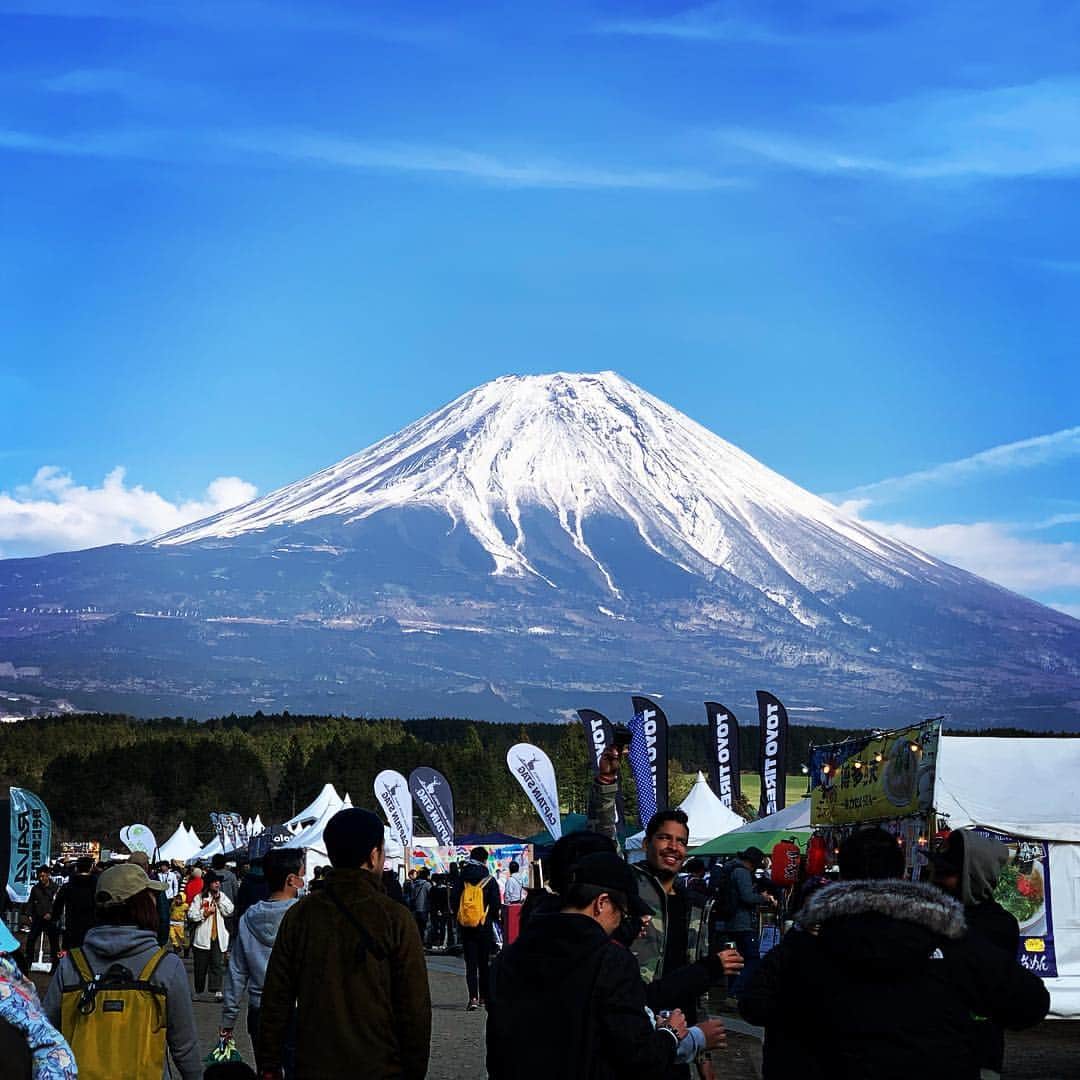 suzukuri さんのインスタグラム写真 - (suzukuri Instagram)「【御礼：GO OUT JOMBOREE 2019】⁣ 4月12日～14日にふもとっぱらで開催された「GO OUT JOMBOREE 2019」。⁣3日間で延べ18,320人の方が参加されました。 ･⁣ ⁣13日にsuzukuriブースにて「木材積み上げゲーム」と「ステンシル表札作り」をさせていただきました。 ･⁣ OPENと同時にたくさんのお客様にお越しいただき、ご家族・友人と楽しんでいただけたと思います。ありがとうございました。 ･⁣ また、参加者の方にプレゼントさせていただいた「Lucky Chance Card＝抽選券」の応募期限は、5月10日までです。まだ応募されてない方は、ぜひこの機会をお見逃しなく。⁣ ･⁣ ･⁣ ▶アウトドアファッション誌「GO OUT」と考えた家、「Livin' BASE」が完成！詳細はプロフィールリンクから@suzukuri.official⁣ ･⁣ ･⁣ #goout ⁣#livinbase ⁣#リヴィンベース ⁣#基地 ⁣#base ⁣#秘密基地⁣ #小屋 #gooutjamboree #cabin #gooutjomboree #インダストリアルテイスト⁣#ヴィンテージテイスト⁣#男前インテリア⁣#暮らしのアイデア⁣#暮らしを楽しむ⁣ #新モデル #企画住宅 #規格住宅 #家づくり #マイホーム #マイホーム計画中 #新築 #一戸建て #住宅 #住まい #暮らし #ライフスタイル #間取り #suzukuri⁣」4月18日 17時21分 - suzukuri.official