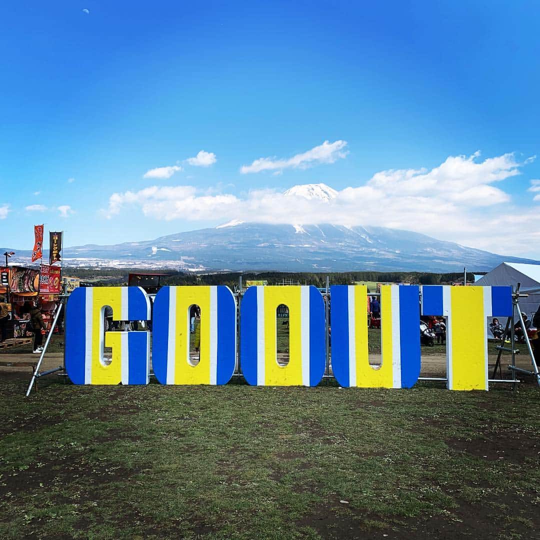 suzukuri さんのインスタグラム写真 - (suzukuri Instagram)「【御礼：GO OUT JOMBOREE 2019】⁣ 4月12日～14日にふもとっぱらで開催された「GO OUT JOMBOREE 2019」。⁣3日間で延べ18,320人の方が参加されました。 ･⁣ ⁣13日にsuzukuriブースにて「木材積み上げゲーム」と「ステンシル表札作り」をさせていただきました。 ･⁣ OPENと同時にたくさんのお客様にお越しいただき、ご家族・友人と楽しんでいただけたと思います。ありがとうございました。 ･⁣ また、参加者の方にプレゼントさせていただいた「Lucky Chance Card＝抽選券」の応募期限は、5月10日までです。まだ応募されてない方は、ぜひこの機会をお見逃しなく。⁣ ･⁣ ･⁣ ▶アウトドアファッション誌「GO OUT」と考えた家、「Livin' BASE」が完成！詳細はプロフィールリンクから@suzukuri.official⁣ ･⁣ ･⁣ #goout ⁣#livinbase ⁣#リヴィンベース ⁣#基地 ⁣#base ⁣#秘密基地⁣ #小屋 #gooutjamboree #cabin #gooutjomboree #インダストリアルテイスト⁣#ヴィンテージテイスト⁣#男前インテリア⁣#暮らしのアイデア⁣#暮らしを楽しむ⁣ #新モデル #企画住宅 #規格住宅 #家づくり #マイホーム #マイホーム計画中 #新築 #一戸建て #住宅 #住まい #暮らし #ライフスタイル #間取り #suzukuri⁣」4月18日 17時21分 - suzukuri.official