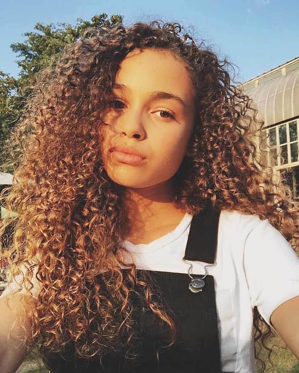 E! Onlineさんのインスタグラム写真 - (E! OnlineInstagram)「British actress Mya-Lecia Naylor has died at only 16 years old. 💔 Link in bio. (📷: Instagram)」4月18日 9時05分 - enews