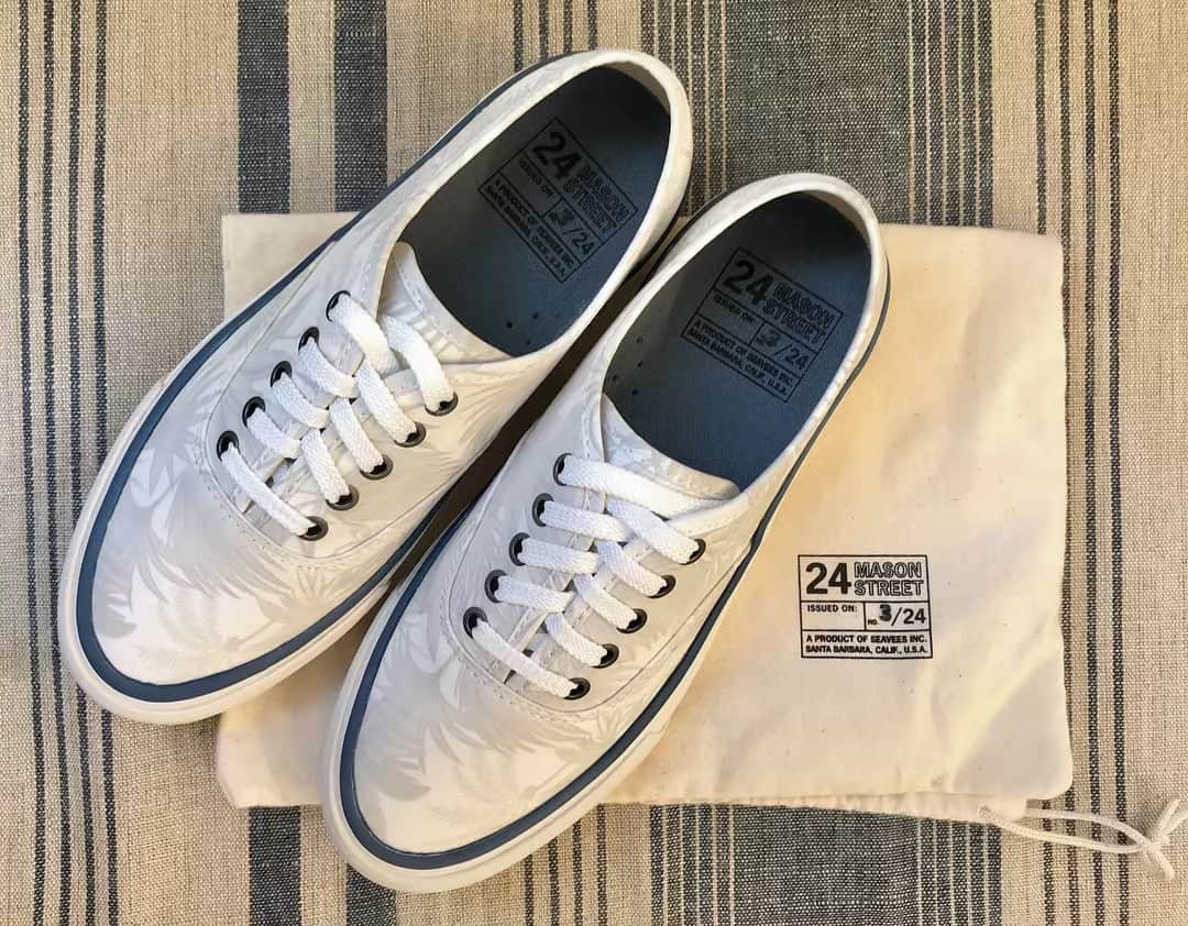 シービーズのインスタグラム：「The Legend Sneaker 24 Mason Street. 24 limited edition pairs in celebration of our SeaVees flagship, which officially opened its doors today. Hand numbered, a custom bag and hand dated for the day you take them home. One pair per customer - check them out before they go ⚡️#24mason」