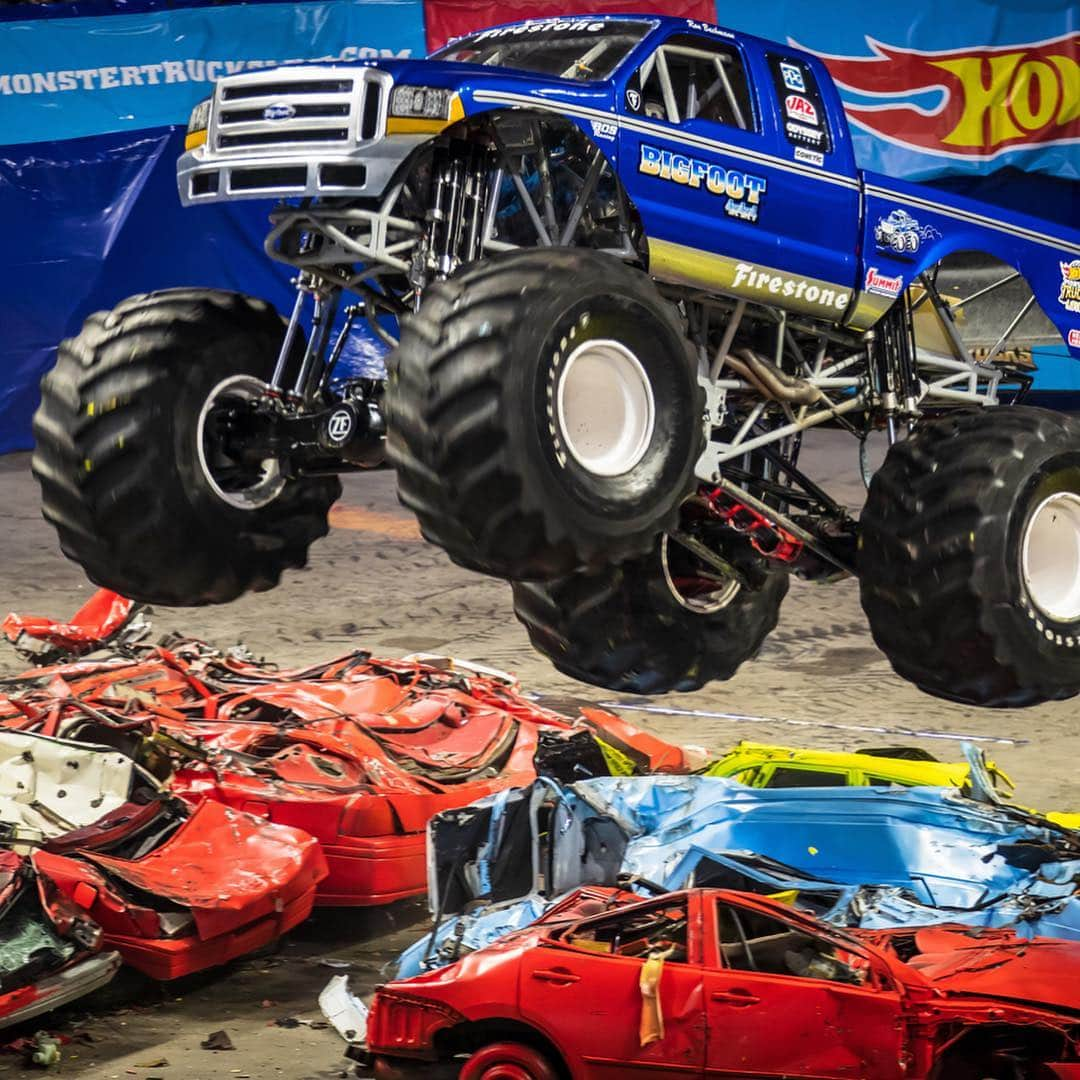 Hot Wheelsさんのインスタグラム写真 - (Hot WheelsInstagram)「Winston-Salem, NC 🤘 ROCKED 🤘 it at this weekend’s #HotWheelsMonsterTrucksLive! Swipe to see 👀  all the ridiculous action you’ll experience first-hand from each one of our epic shows! . . . . #hotwheels #monstertrucks #hotwheelsmonstertrucks  #northcarolina」4月18日 9時12分 - hotwheelsofficial