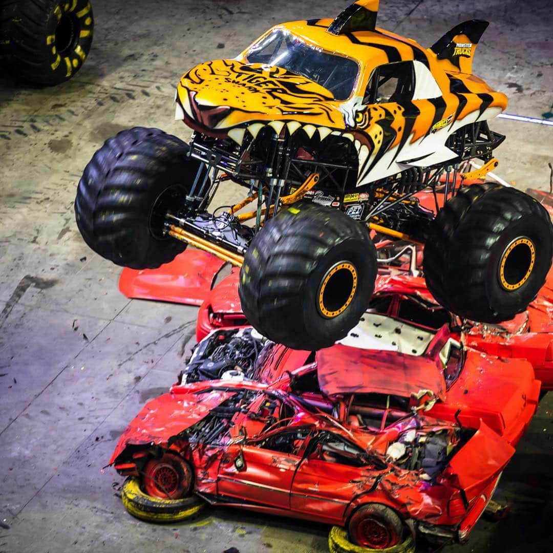 Hot Wheelsさんのインスタグラム写真 - (Hot WheelsInstagram)「Winston-Salem, NC 🤘 ROCKED 🤘 it at this weekend’s #HotWheelsMonsterTrucksLive! Swipe to see 👀  all the ridiculous action you’ll experience first-hand from each one of our epic shows! . . . . #hotwheels #monstertrucks #hotwheelsmonstertrucks  #northcarolina」4月18日 9時12分 - hotwheelsofficial