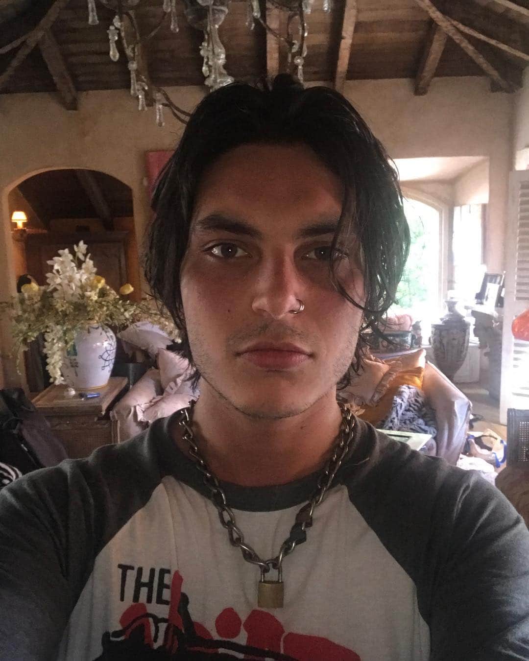サミュエル・ラーセンのインスタグラム：「Can’t wait to drop new music soon.🌌🌌🌌」