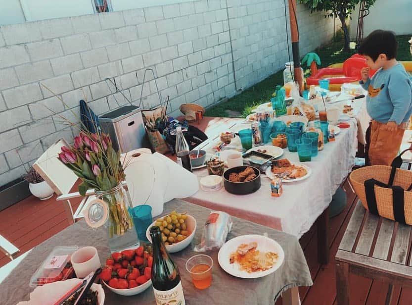 三苫愛さんのインスタグラム写真 - (三苫愛Instagram)「ホームパーティした日がすでに懐かしい、、♡ @dixonkaneko の焼いてくれた肉とかサーモンとか美味しかった🍖さすがプロ👏 #homeparty #bbq」4月18日 9時31分 - ai_mitoma