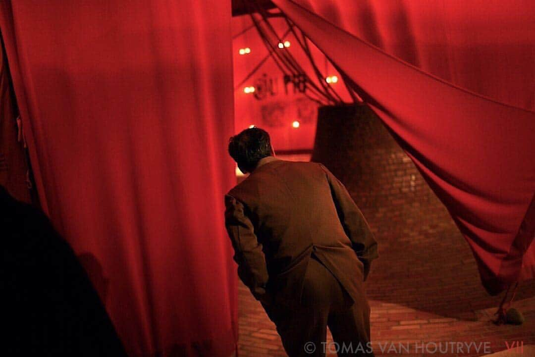 thephotosocietyさんのインスタグラム写真 - (thephotosocietyInstagram)「Photo by Tomas van Houtryve @TomasVH . A man looks at an exhibit behind a red curtain inside the Ho Chi Minh Museum in Hanoi, Vietnam, Nov. 17, 2009. Click on the link in the @VIIPhoto profile to buy this print! — For the second time in the history of @VIIPhoto, the photographers are issuing a special non-limited edition print sale of our best work. Iconic prints available for only $100 until April 18. — Each special edition 8”×10” photograph is hand-signed by the photographer. Printed on #Fuji Crystal Archive museum grade C-Type paper at New York City’s top photographic lab, these images are beautifully packaged in fully archival materials. Each print is embossed with the VII logo and comes with a certificate of authenticity printed on museum grade acid-free paper. — Click on the link in the @VIIPhoto profile to shop now! — #printsale #VIIPhoto #VIIArchive #FlashSale #photosale」4月18日 9時37分 - thephotosociety