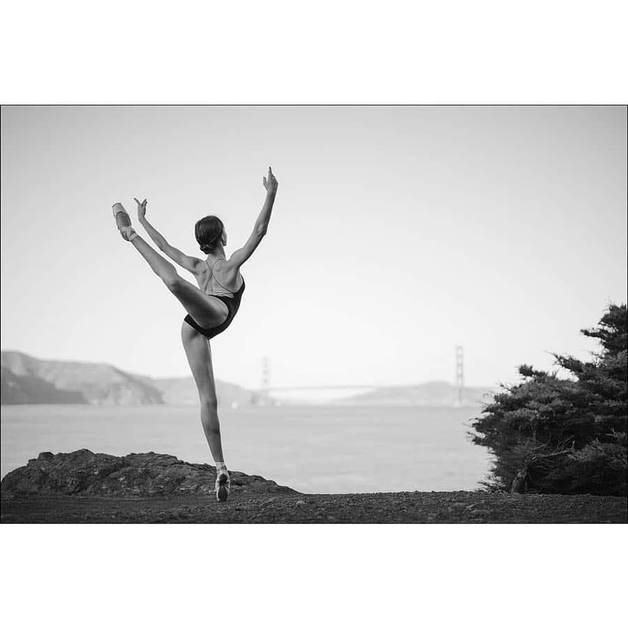 ballerina projectさんのインスタグラム写真 - (ballerina projectInstagram)「Isabella Walsh at Lands End. #ballerina - @isabellalwalsh #landsend #goldengatebridge #sanfrancisco #ballerinaproject #ballerinaproject_ #ballet #dance #pointe #isabellawalsh  With the upcoming conclusion of the Ballerina Project limited edition prints will be only available for purchase until the beginning of June 2019. Link is in our Instagram profile to purchase one today.  The Ballerina Project book is now available for pre-order. Go to @ballerinaprojectbook for pre-order link and info. #ballerinaprojectbook」4月18日 9時48分 - ballerinaproject_