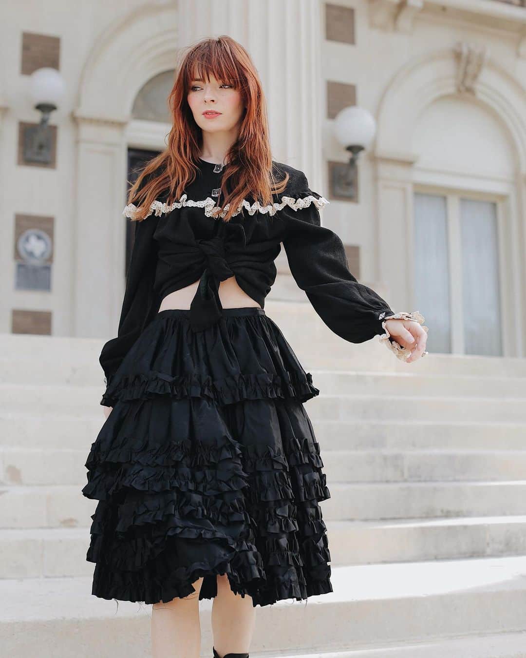 ジェーン・アルドリッジのインスタグラム：「My idea of a Wednesday look 🐇 @chantalthomass petticoat and @guidi_community boots from @luisaviaroma」