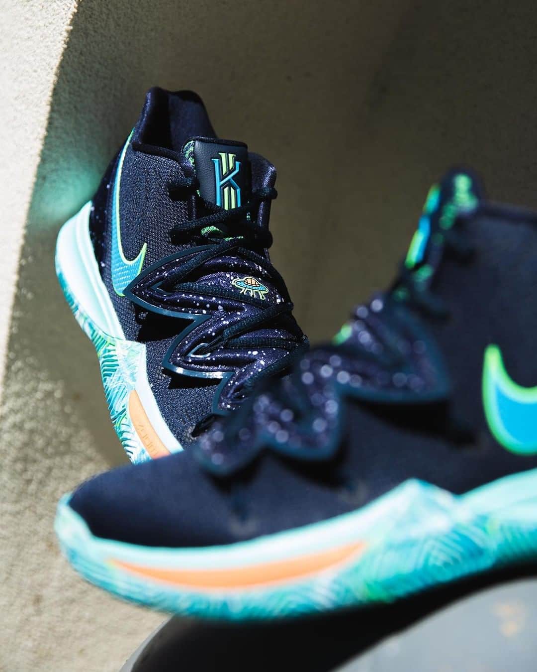 のインスタグラム：「🛸🛸🛸 #Nike Kyrie 5 'UFO' Launching 4/20, In-Store and Online」