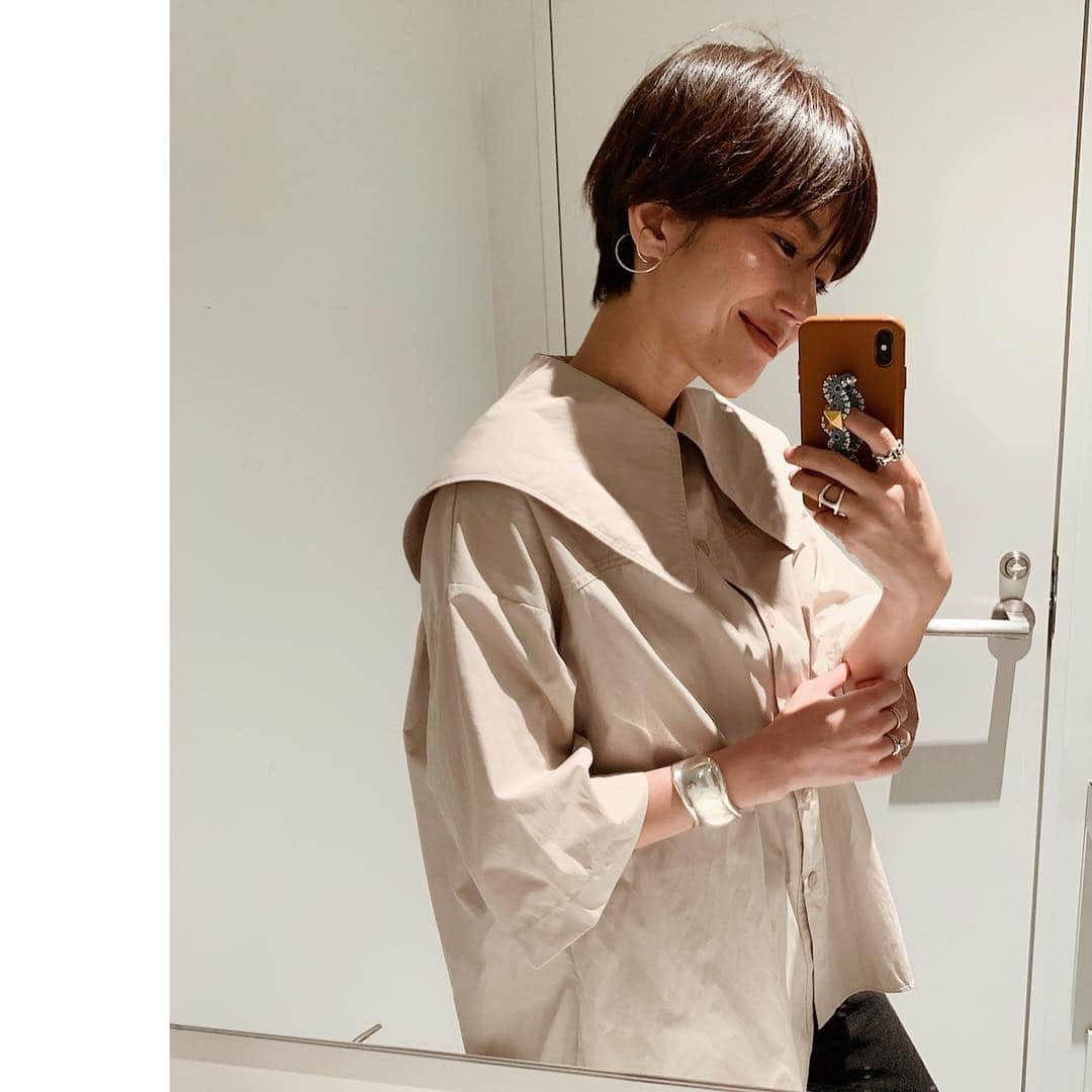 正中雅子さんのインスタグラム写真 - (正中雅子Instagram)「big collar blouse☺︎ * 今日もこれ1枚でいけるねー🌿 * 丸みのあるフォルムで、シワになりにくい素材なので家でも取り扱いやすくて重宝してます！ * 美脚効果抜群なスキニーも 本日再入荷します！ * 今日はGWのお出かけにオススメな春夏アイテム新作&再入荷共にてんこ盛り入荷します！ * #masaco服  #MACHATT」4月18日 10時18分 - masacoshonaka