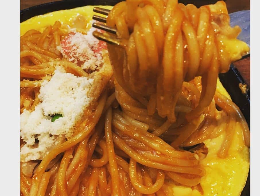 石榑亜紀子さんのインスタグラム写真 - (石榑亜紀子Instagram)「昨日のランチ🍴 鉄板イタリタンセット🥰 学生の頃から変わらない味に 感激でした🍝✨ #instagood #instafood #pasta #lunch #里帰り出産 #地元 #三重県 #四日市 #ランチ #四日市ランチ #カーサタベ #パスタ #スパゲティ #鉄板イタリアン #鉄板ナポリタン 外せない #モカソフト #コスパ最高 #ランチ巡り #グルメ #グルメスタグラム #おいしいもの #美食 #ランニング女子 #走る気象予報士 #食いしん坊 #グルメ好きな人と繋がりたい #アスリートフードマイスター2級 #懐かしい味 #臨月 入りました👶 #初マタ かなり太ってきたー🤰💦」4月18日 10時20分 - guregure_46