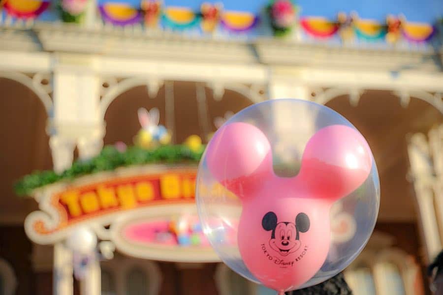 朝風れいさんのインスタグラム写真 - (朝風れいInstagram)「36周年を迎えたばかりの Tokyo Disneyland‪‪ 。☆°♡‧˚₊*̥ ・ ・ おととい行ってきました！ ・ ・ 何度足を運んでも、ドキドキやワクワクが小さくなる事はなくて… ・ 36周年の一年間も、宜しくお願いします*ˊᵕˋ* ・ ・ ・ #36周年 #36th #ディズニーイースター #イースター#disneyseaster #easter #tdr #tdl #disneyland #disney #land #東京ディズニーランド #ilovedisney #disneygram#disneyinsta #canon #eos5dmarkiv #eos5dmark4  #ディズニーカメラ隊 ・ ・ #カメラの設定 #オート #やめた！ #マニュアル使うようになりました #小さな #成長 😂」4月18日 10時34分 - rei.wd