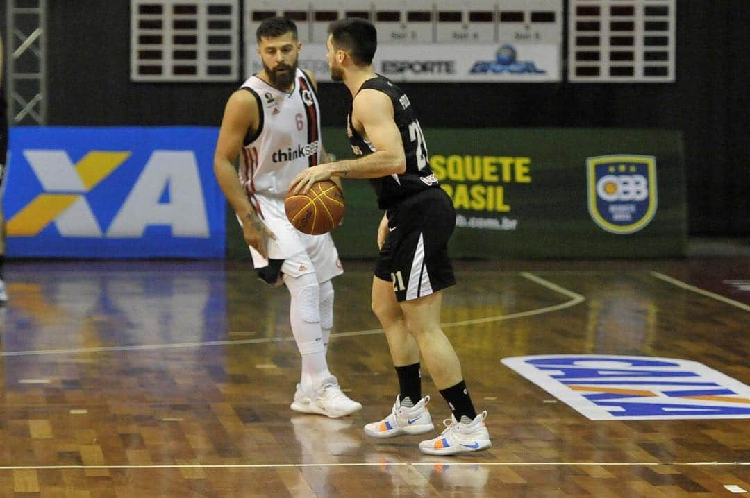 コリンチャンスさんのインスタグラム写真 - (コリンチャンスInstagram)「No jogo 2 das quartas de final do @NBB, o @sccorinthians.basquete acabou derrotado para o Flamengo por 79 a 60, no Rio de Janeiro. Com torcida única, o terceiro duelo acontece neste sábado (20), no Tijuca Tênis Clube, às 14h. . 📸Marcelo Cortes/Flamengo . #CorinthiansBasquete」4月18日 10時27分 - corinthians