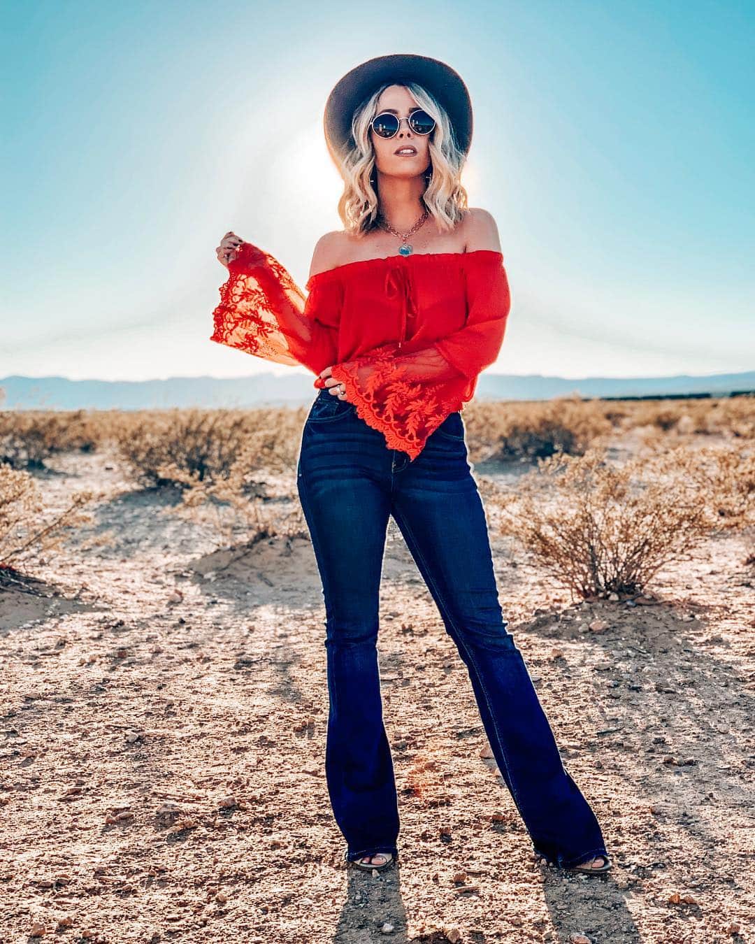 Tracy and Stefanieのインスタグラム：「In honor of #coachella (and not being there 🤣) here’s my latest pic from our shoot in the desert.  Not going to lie this trip was definitely up there for me! 👍🏻 Where’s your fave place you’ve ever been??」