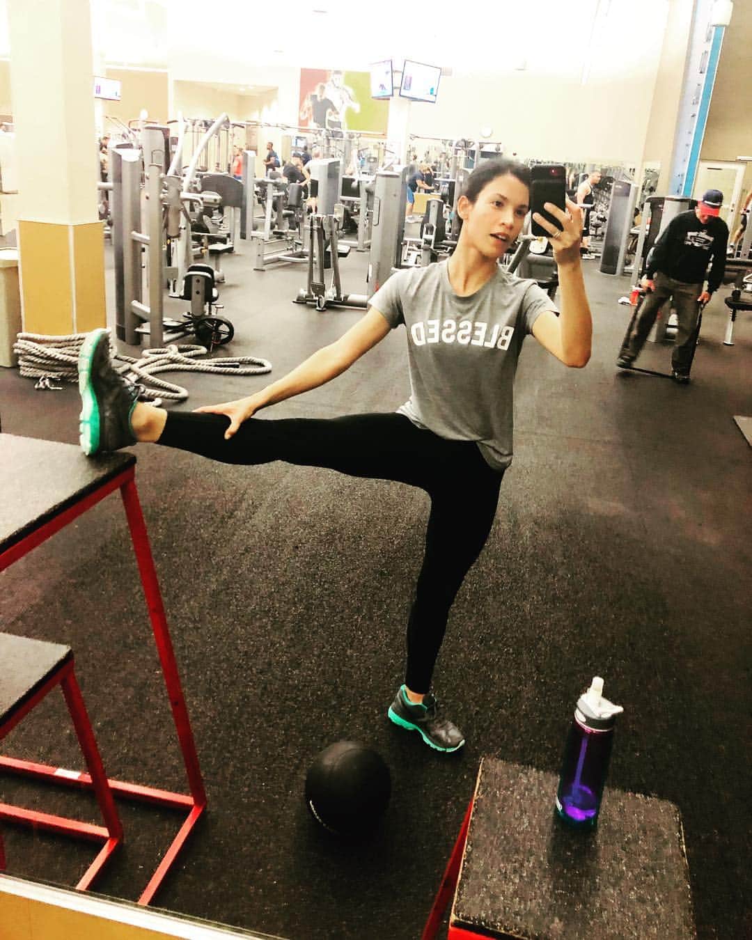 ダナイ・ガルシアさんのインスタグラム写真 - (ダナイ・ガルシアInstagram)「Blessed 🦋👑#queen  Be like water making its way through cracks. Do not be assertive, but adjust to the object, and you shall find a way round or through it. If nothing within you stays rigid, outward things will disclose themselves. Empty your mind, be formless. Shapeless, like water. If you put water into a cup, it becomes the cup. You put water into a bottle and it becomes the bottle. You put it in a teapot it becomes the teapot. Now, water can flow or it can crash. Be water, my friend. 👑 Check out my stories for my #workoutroutine  #brucelee #inspired #workflow #danaygarcia #magickingdom #queen #tih #tihproductions #universeonmyside #happylady #water #blessed #lucianaisback  #workout #power  Never forget the magic 👊🏻🦸🏻‍♀️」4月18日 10時38分 - danaygarcia1
