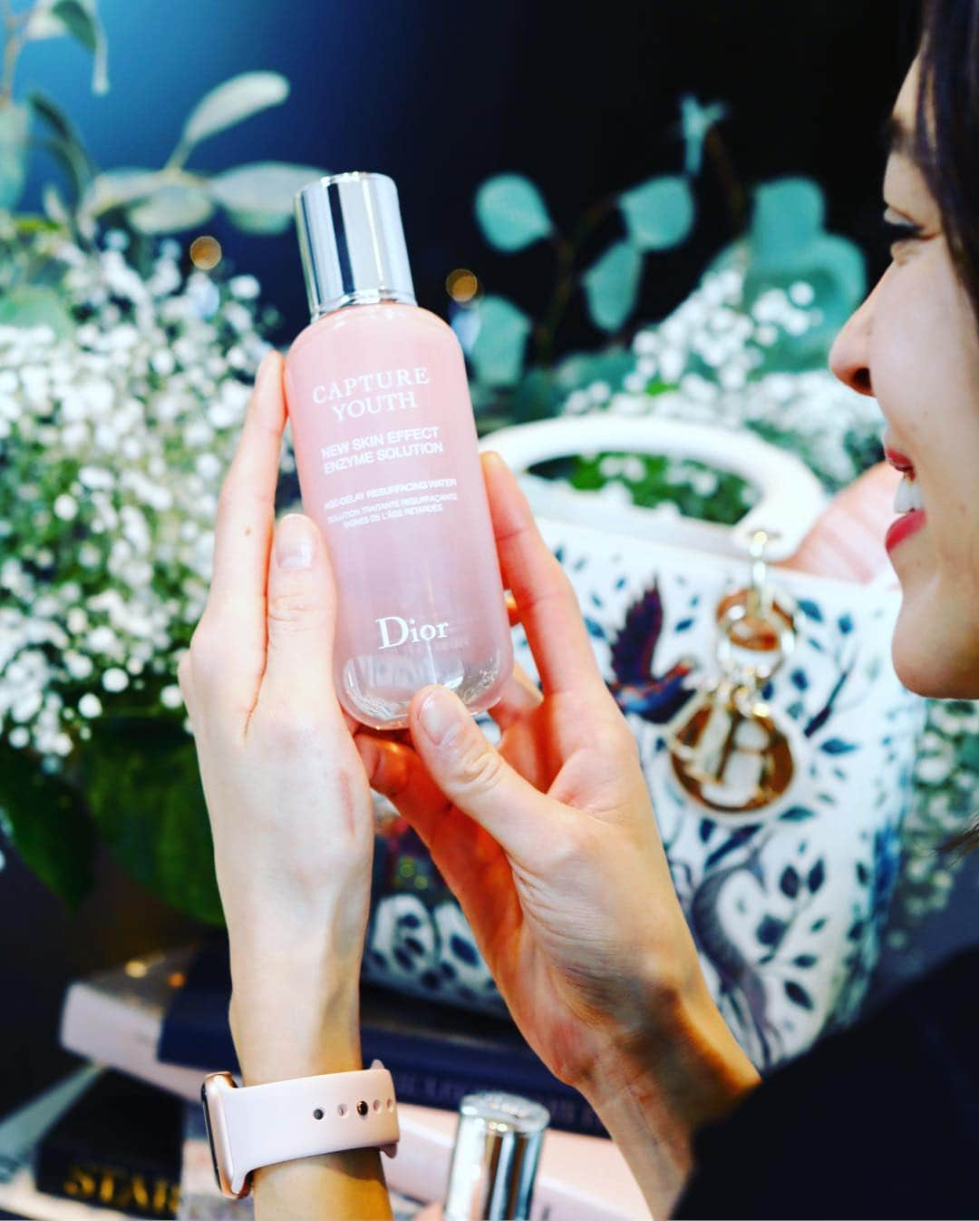 エミ・レナータさんのインスタグラム写真 - (エミ・レナータInstagram)「My everyday favorite🌸🍃 #Dior #カプチュールユース @diorskincare」4月18日 10時46分 - emi_renata