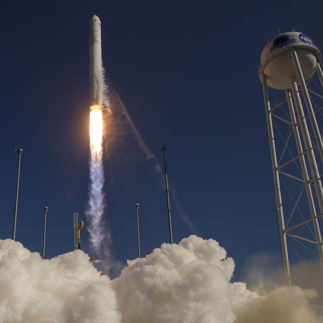 国際宇宙ステーションさんのインスタグラム写真 - (国際宇宙ステーションInstagram)「Northrop Grumman's Cygnus cargo craft blasted off today atop an Antares rocket carrying almost 7,600 pounds of science, supplies and hardware for the Expedition 59 crew aboard the International Space Station. Liftoff occurred at 4:46 p.m. EDT from NASA's Wallops Flight Facility in Virginia. It will arrive at the station Friday for capture at around 5:30 a.m. with the Canadarm2 robotic arm. Credit: NASA/Bill Ingalls  #nasa #northropgrumman #cygnus #wallops #virginia #international #space #station #cargo #science」4月18日 10時55分 - iss