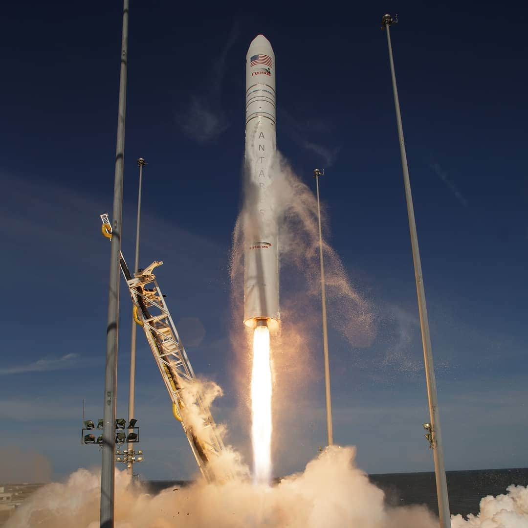 国際宇宙ステーションさんのインスタグラム写真 - (国際宇宙ステーションInstagram)「Northrop Grumman's Cygnus cargo craft blasted off today atop an Antares rocket carrying almost 7,600 pounds of science, supplies and hardware for the Expedition 59 crew aboard the International Space Station. Liftoff occurred at 4:46 p.m. EDT from NASA's Wallops Flight Facility in Virginia. It will arrive at the station Friday for capture at around 5:30 a.m. with the Canadarm2 robotic arm. Credit: NASA/Bill Ingalls  #nasa #northropgrumman #cygnus #wallops #virginia #international #space #station #cargo #science」4月18日 10時55分 - iss