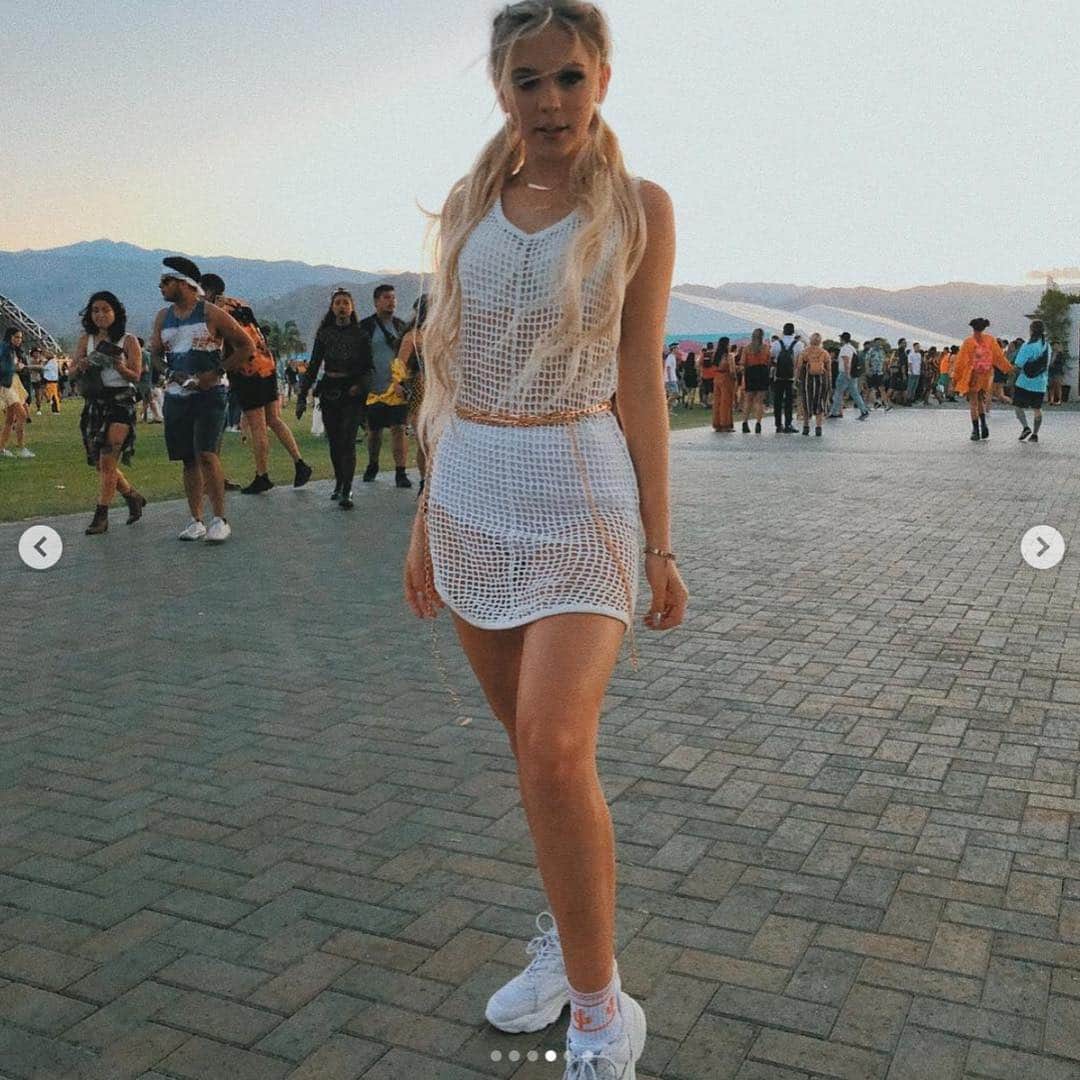 ワイルドフォックスクチュールさんのインスタグラム写真 - (ワイルドフォックスクチュールInstagram)「And in the summer, we wear white. @jordynjones brings major vibes in the Jones Tank. #wildfox #summer2019 #wildfoxknits #crochet #festivalseason #OOTD #coachella #coachellaoutfit」4月18日 10時55分 - wildfoxcouture