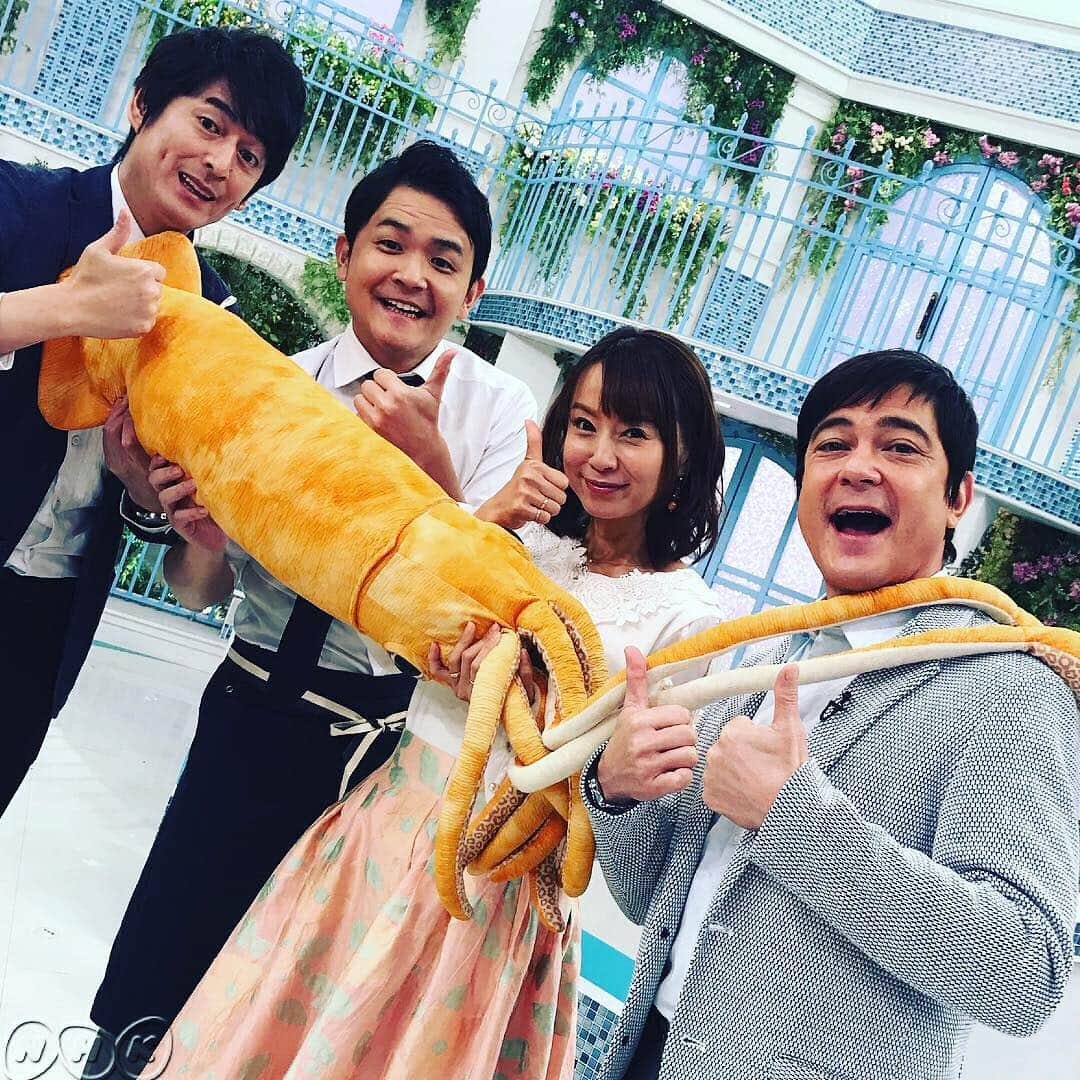 あさイチさんのインスタグラム写真 - (あさイチInstagram)「どうも！博多華丸大吉です。ムムムッ、いいんです！  #川平慈英 さんでした😄 #くーっ😆 #2枚目にはあみ〜ゴがいるよ！ #鈴木亜美 さん #あみ〜ゴ  #千鳥ノブ さん #博多大吉 さん #特集は呼子のイカ #nhk #あさイチ #8時15分から」4月18日 11時05分 - nhk_asaichi