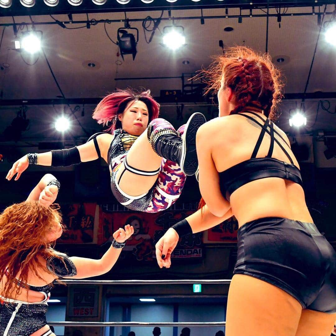 DASH・チサコさんのインスタグラム写真 - (DASH・チサコInstagram)「2019.4.16 korakuenhall @kellywrestling & @shidahikaru VS @dashchisako & @hiroyo.destroy.matsumoto  It was a great fight! Thank you!! @yumiiii125 @napp0nx_x_x  #仙女 #令和アルテマパワーズ」4月18日 11時05分 - dashchisako