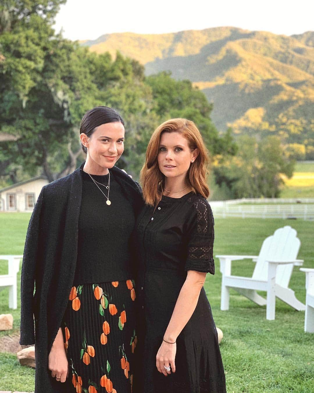 オデット・アナブルさんのインスタグラム写真 - (オデット・アナブルInstagram)「Still in a dream celebrating @jennikayne and her #pacificnatural book @foldedhills with my girl @jogarciaswisher」4月18日 11時19分 - odetteannable