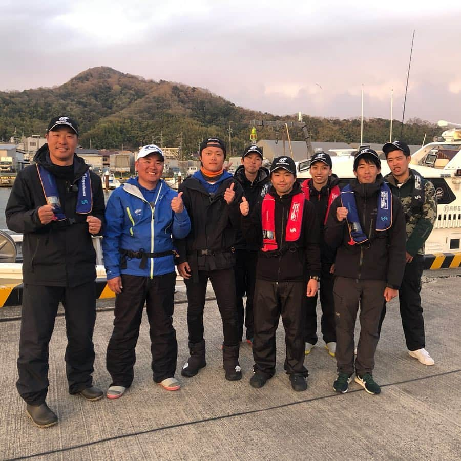 関本賢太郎さんのインスタグラム写真 - (関本賢太郎Instagram)「連日のトラトラフィッシングロケ🐯 真鯛釣りに挑戦🎣 真鯛も釣れましたが、色んな魚種が‼️‼️ 是非放送お楽しみに🤗 #トラトラフィッシング #サンテレビ #毎週火曜日21時30分  #ハヤブサ #hayabusa  #菊池雄一 先生 #橋本翔大 先生 #関本賢太郎 #トラトラ #阪神タイガース #必死のパッチ」4月18日 11時17分 - sekimoto_kentaro