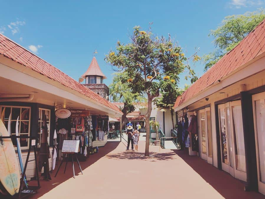 斉藤ひかりさんのインスタグラム写真 - (斉藤ひかりInstagram)「オレンジな街並みが本当に可愛い🤭🧡 #kona #hawaii #orange」4月18日 11時33分 - hikarisaito1027