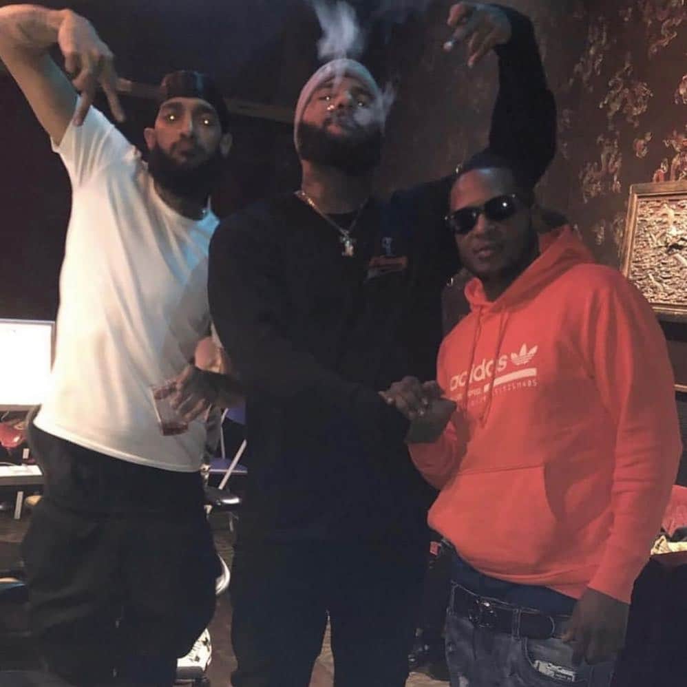 ゲームのインスタグラム：「Our last time in the studio puttin’ finishing touches on the record we got together. My nigga threw up 60’s so much, you had to throw yo shit back up just so you wasn’t over-powered by his..... when we grew up, it wasn’t ever kool to kick it with no crips if you was bloodin’ & vice versa.. but when @SnoopDogg embraced me when I came in the game it brought a new understanding of how REAL niggas separated themselves from the confinement of what LA gang bangin  was at that time which was far away from its origin of peaceful protective groups formed in the 1960’s. A few fights then turned into murder (Research Raymond Washington & Sylvester Scott on the internet for the history) & gang bangin would then take a turn down a road in which the neighborhoods of Los Angeles, Compton, Watts, Long Beach & other cities are still trying to recover from. There’s a deeper explanation, education & understanding that I can bring those who are unaware & misinformed about gang life in totality but that’s another day..... circling back around to where I started.. I was just saying how dope it was to be able to break the color lines to which we were loyal to, to show the world that a crip & blood could tour the world together, create a friendship & bond that would serve as an example for the next generation of young African American kids growing up in the same darkness. Snoop showed me & I was happy to return the love when I met nip & show him the same. I might be rambling on or not making sense to some or all this might touch somebody & make perfect sense to all.... in the end, What I’m really saying is I miss my nigga dearly !!! What a pure soul #TheMarathonContinues 🏁 #OneNipPostADayTiliFadeAway」