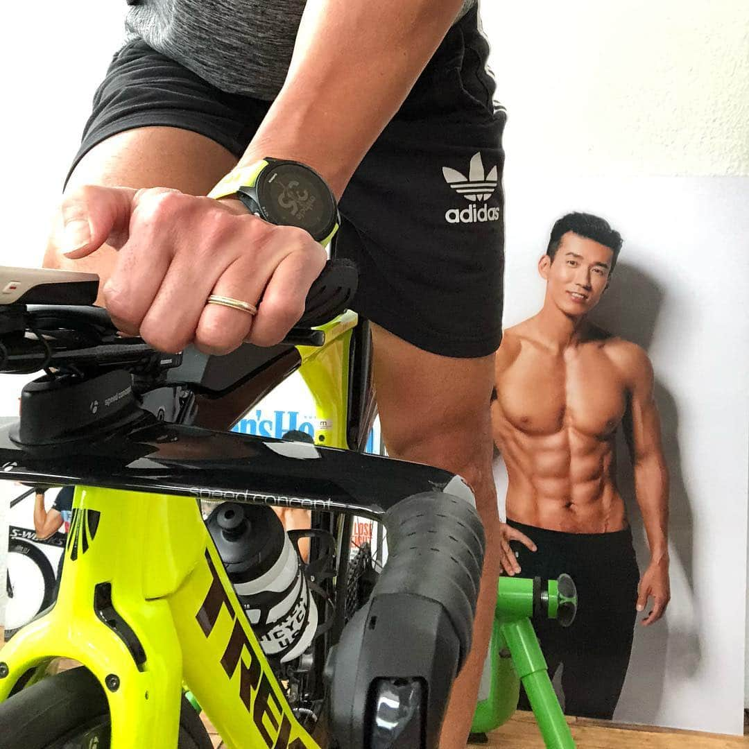 ジヌションさんのインスタグラム写真 - (ジヌションInstagram)「🚴‍♂️ 아침 수영 1000m 웨이트 한시간 그리고 실내 라이딩 아직 러닝이 남았다 #하루일상 #런예인」4月18日 11時52分 - jinusean3000