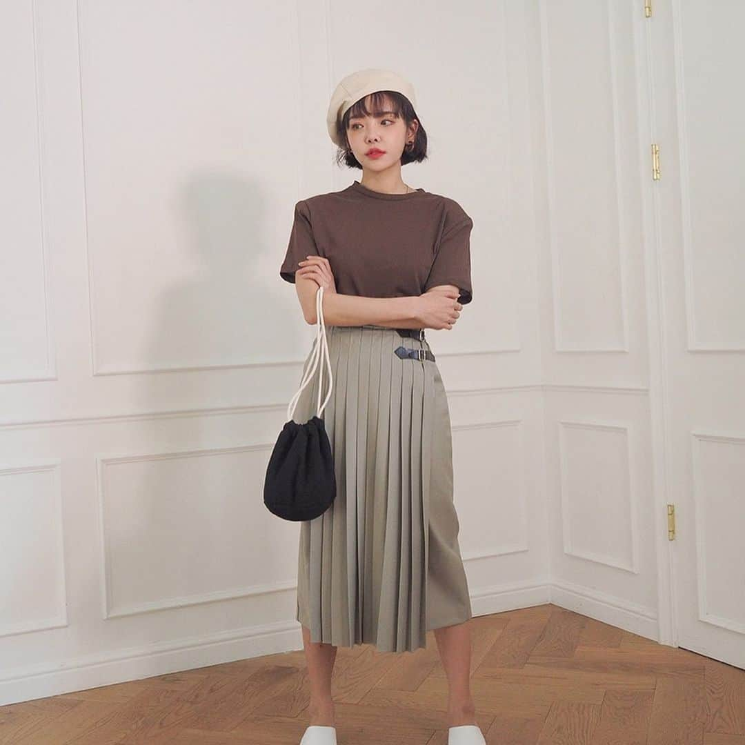 Official STYLENANDAさんのインスタグラム写真 - (Official STYLENANDAInstagram)「#newarrivals 난다 신상 업데이트! 신상 8% 할인중이에요 🧡 www.stylenanda.com #stylenanda」4月18日 11時52分 - houseof3ce