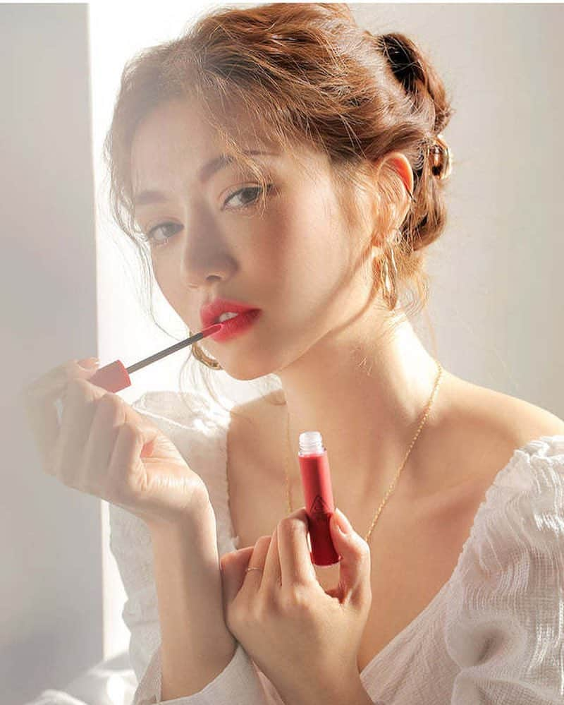 3CE Official Instagramさんのインスタグラム写真 - (3CE Official InstagramInstagram)「풀립, 그라데이션립 모두 다 예쁜❤️ 3CE VELVET LIP TINT #REDINTENSE #3ce #3cevelvetliptint #redlip」4月18日 12時02分 - 3ce_official