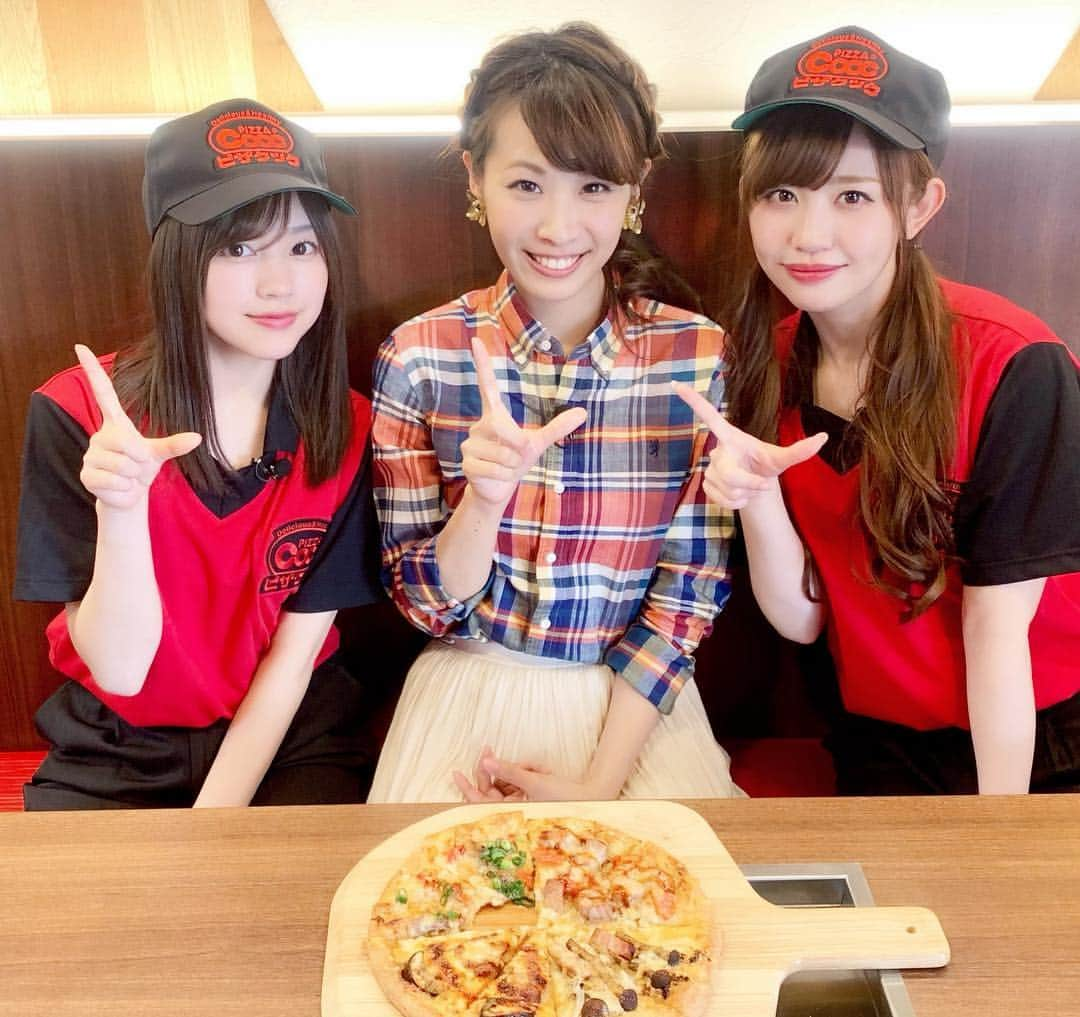 岡野綾夏さんのインスタグラム写真 - (岡野綾夏Instagram)「#FBS #きらめきパレット  見ていただけました？✨ . アイドル好きな私にとって たまらない写真ですわ❤️ . #LinQ  #高木悠未 さん🎀 #新木さくら さん🌸 . ちゃっかりLinQポーズ♥️ . かわいくて癒されました☀️ . #ピザクック #新商品 #オススメ #LinQの二人とは #実は6年ぶりの共演 #嬉しかったな」4月18日 11時55分 - ayaka.o531