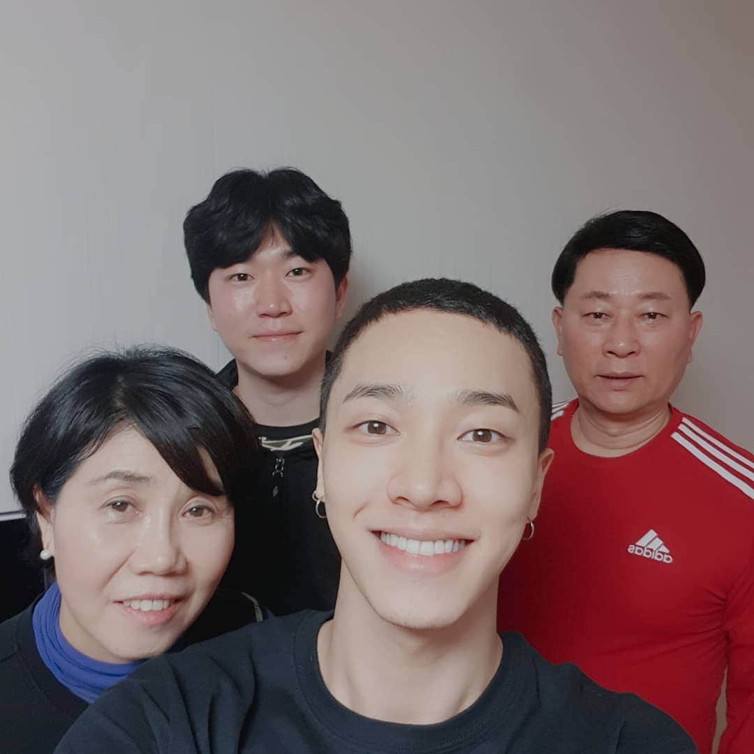 ギグァンのインスタグラム：「MY FAMILY」
