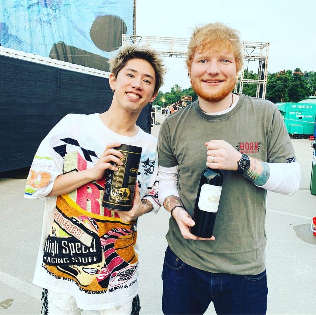 Taka さんのインスタグラム写真 - (Taka Instagram)「Thanks for the great wine and the amazing song that made my birthday unforgettable! @teddysphotos @oneokrockofficial」4月18日 11時58分 - 10969taka