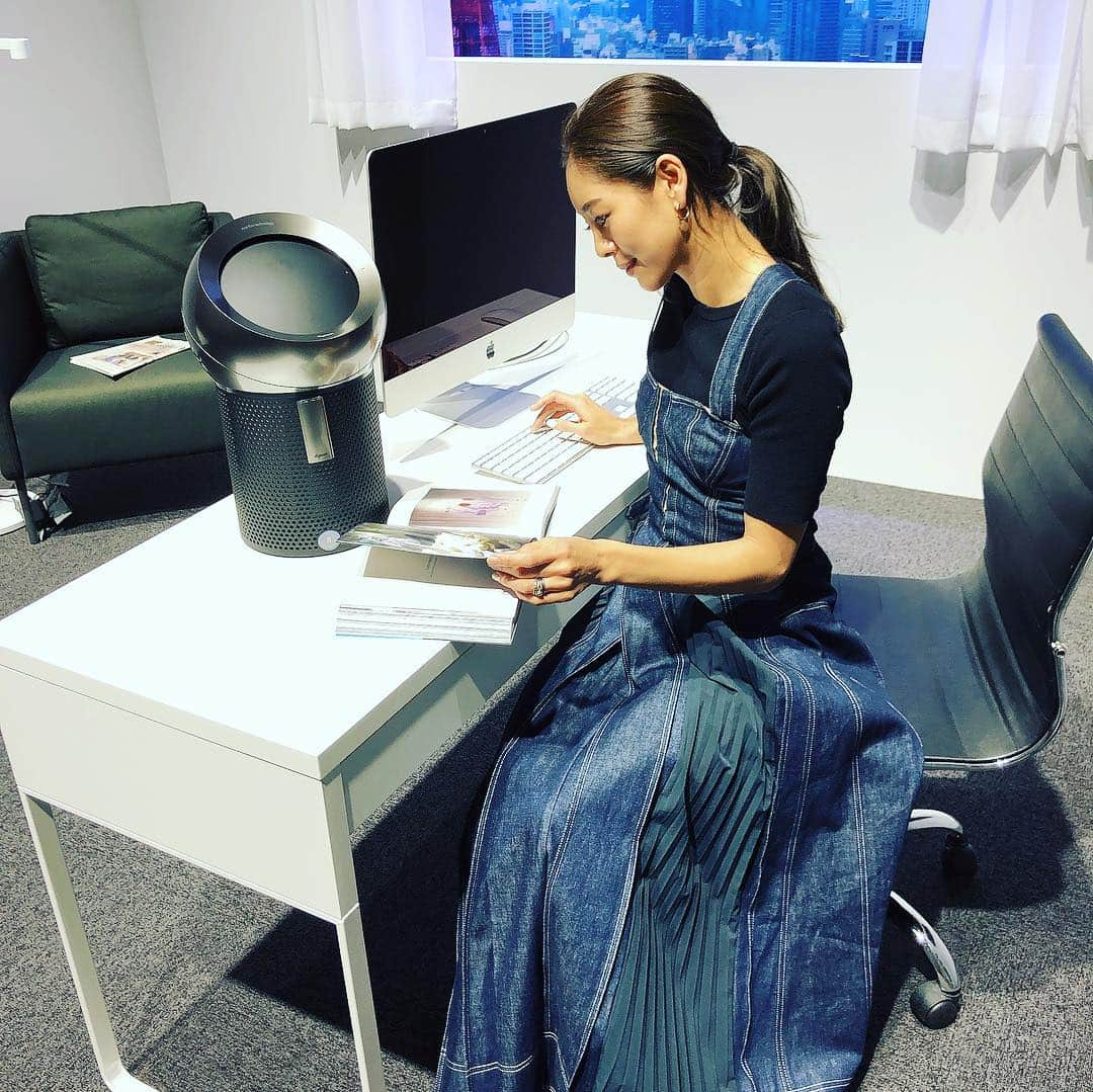 大桑マイミさんのインスタグラム写真 - (大桑マイミInstagram)「dyson pure cool新作発表会に行ってきました。 今回登場は、空気清浄機。 「dyson pure cool me 」 dyson ファンとしてはこれまたステキなものが登場したな〜と実際使用するのが楽しみです。 抜群な機能でありながらも場所を取らないコンパクトさとユニークな形で ライスタイルに合わせてあらゆるシーンで大活躍してくれそう〜です。 展示会場で実演してみたw #dysonhome #dysonpurecool」4月18日 12時08分 - maimiokuwa