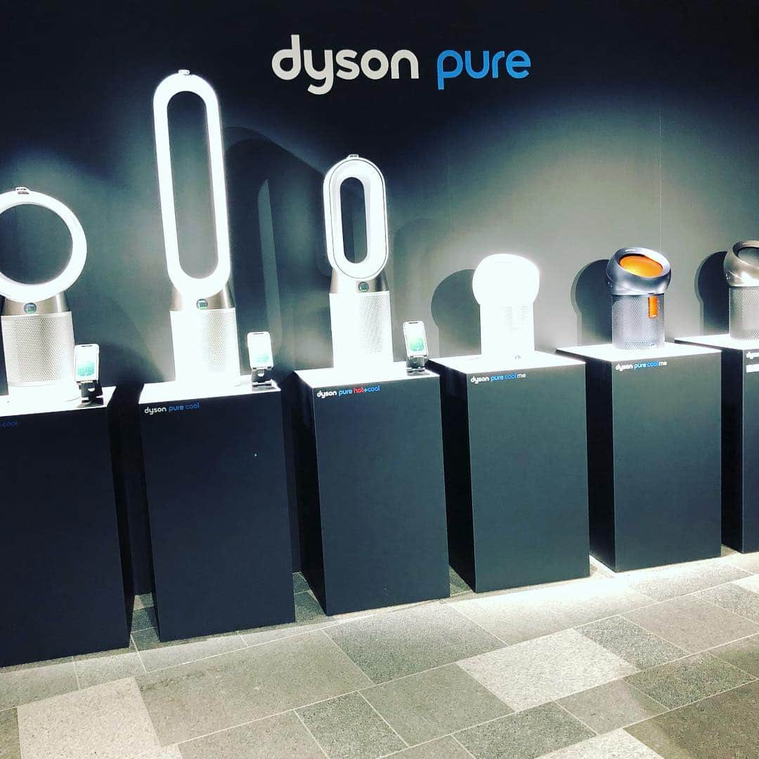 大桑マイミのインスタグラム：「dyson pure cool新作発表会に行ってきました。 今回登場は、空気清浄機。 「dyson pure cool me 」 dyson ファンとしてはこれまたステキなものが登場したな〜と実際使用するのが楽しみです。 抜群な機能でありながらも場所を取らないコンパクトさとユニークな形で ライスタイルに合わせてあらゆるシーンで大活躍してくれそう〜です。 展示会場で実演してみたw #dysonhome #dysonpurecool」