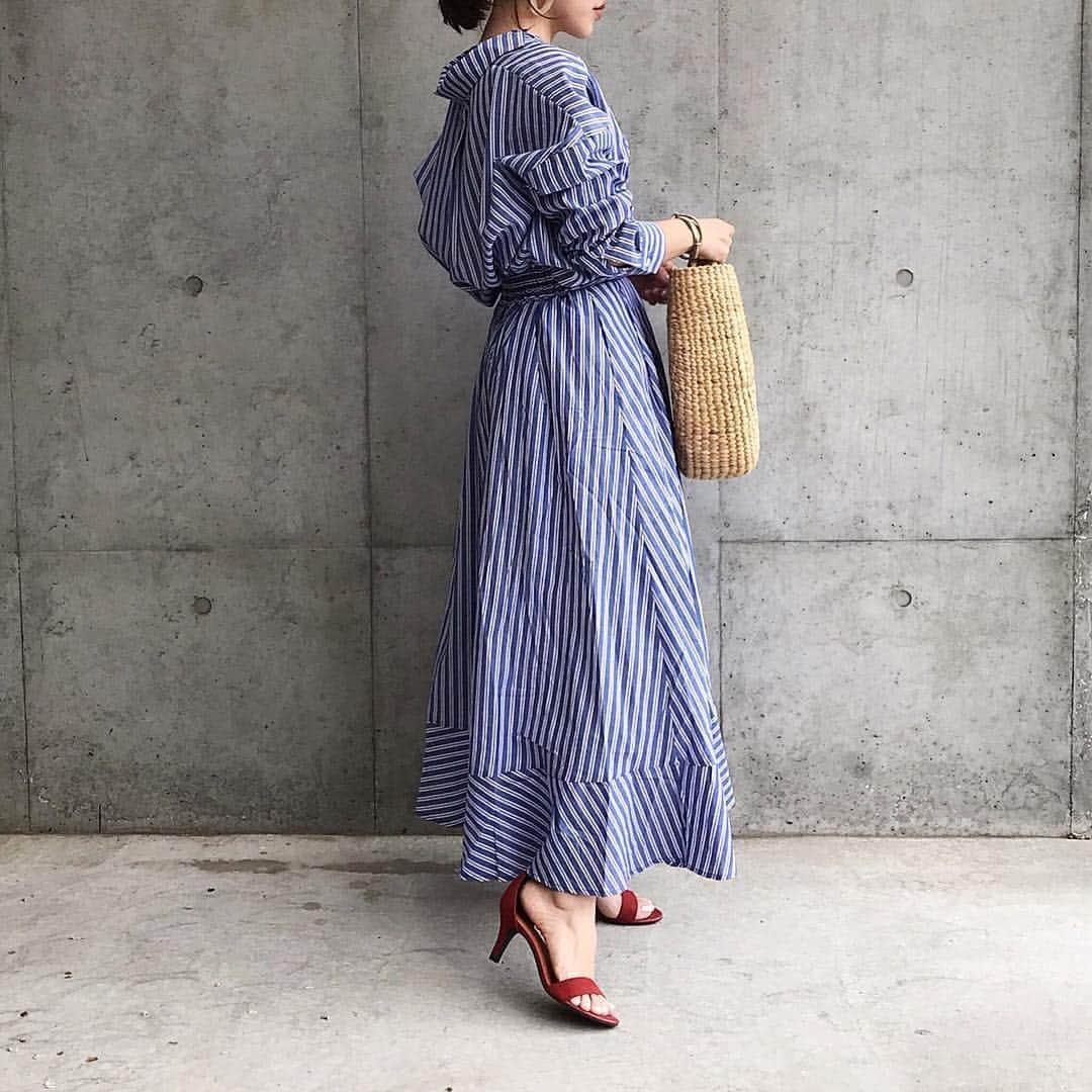 ur'sさんのインスタグラム写真 - (ur'sInstagram)「. . 【 style share 】 ストライプシャツ×スカートセットアップ 品番:BTXN0139 ¥6,990+tax . @marico__0088 様、素敵なコーディネートをありがとうございます！ ストライプ柄が爽やかな印象のセットアップ💙 開襟デザインとやや落とした肩ラインのトップスに、 歩く度揺れる軽さが魅力のスカートで、トレンド感のある着こなしに✨ . . STYLE SHARE 募集中！ ハッシュタグは『#urs_styling』 素敵な着こなしは、紹介させて頂くことがあります。 . #urs_official #ユアーズ #レディース #fashion #コーディネート #セットアップ #ストライプ #ロングスカート . . #Repost @marico__0088 ・・・ #outfit setup… @urs_official  ストライプシャツのセットアップ。 このスカート軽くて歩く時、フワッと揺れるシルエットがとてもキレイです。  セットアップなのでスカートは夏も着回せそう💓  ____________ #urs_styling  #ユアーズ#セットアップ#春コーデ#今日の服#今日のコーデ#ママコーデ#低身長コーデ #fashion#locari#mineby3mootd」4月18日 17時42分 - urs_official