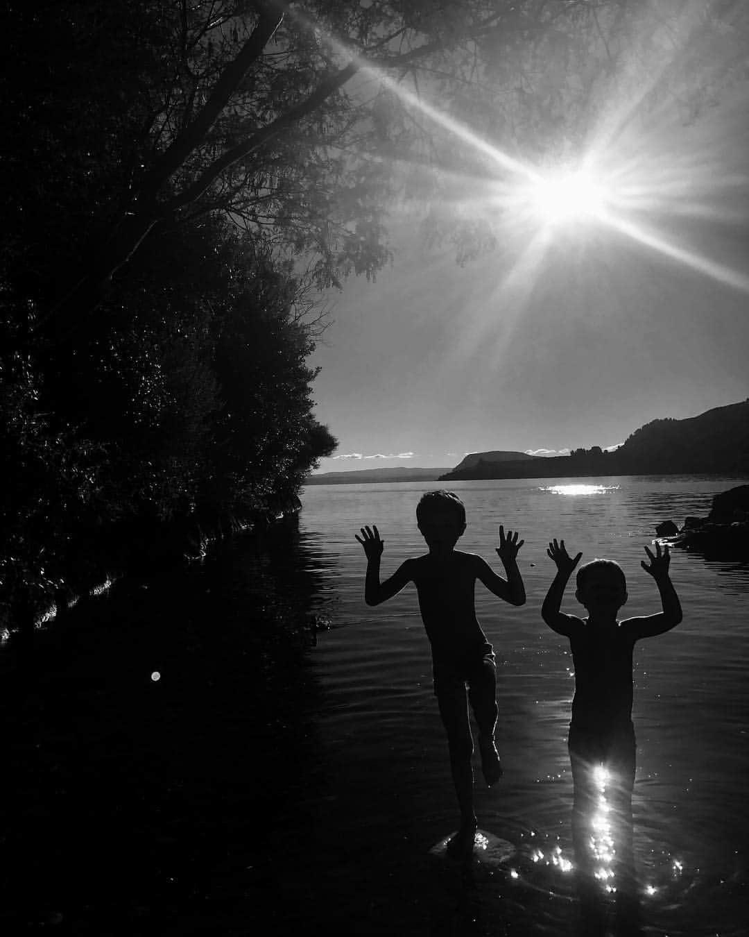 ダニエル・カーターさんのインスタグラム写真 - (ダニエル・カーターInstagram)「School holiday fun with my boys #laketaupo #newzealand #familytime」4月18日 17時36分 - dancarter_