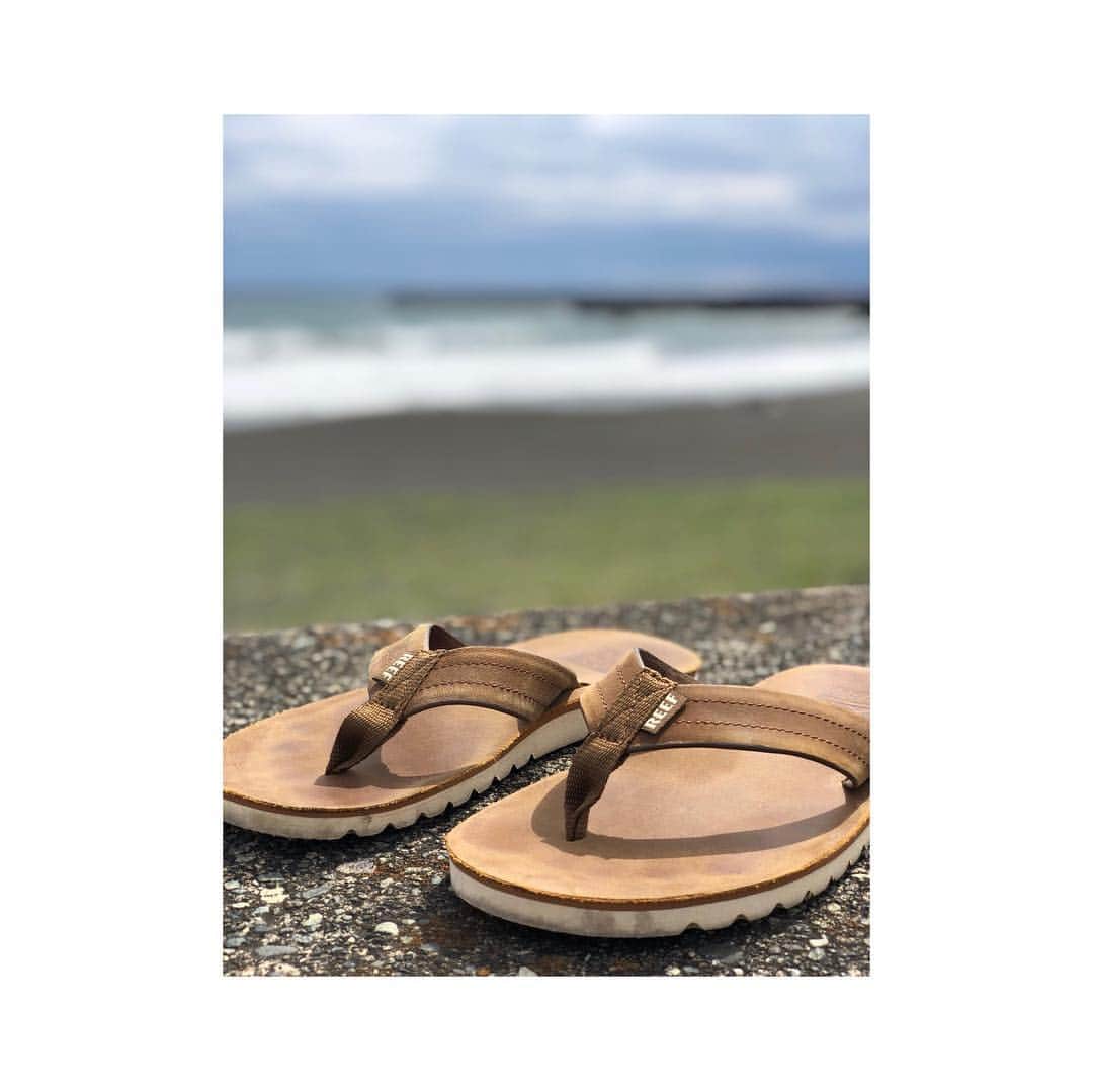 幸太さんのインスタグラム写真 - (幸太Instagram)「Like a summer w lovely sandals @reef_japan  沖縄から帰って来ても、夏みたいな陽気で最高ですー  ビーサンの時期がやって来ましたたぁー👣  今期1発目は、リーフのレザーサンダルで攻めてますー  ラフになり過ぎないレザーサンダルなのに、濡れても平気らしいので海でも陸でも使いまくって味を出していこうかと👍  #fashion #summerfashion #summercordinate #reef #reefsandals #waterproof #surfer #model #okinawa #shonan #夏コーデ #ビーサンスタイル #おっさんスタイル #ビーチファッション #リーフのサンダル #レザーサンダル #サーファー #モデル」4月18日 17時44分 - kotawave