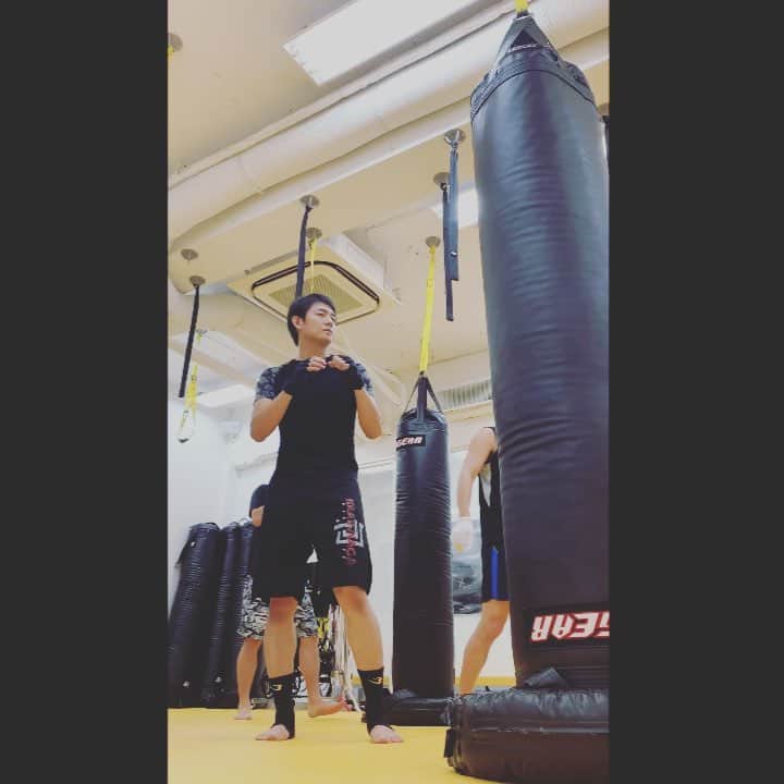 長田成哉のインスタグラム：「久しぶりにジム活。 朝から汗出し。 #gym #workout #kravmaga #selfdefense」