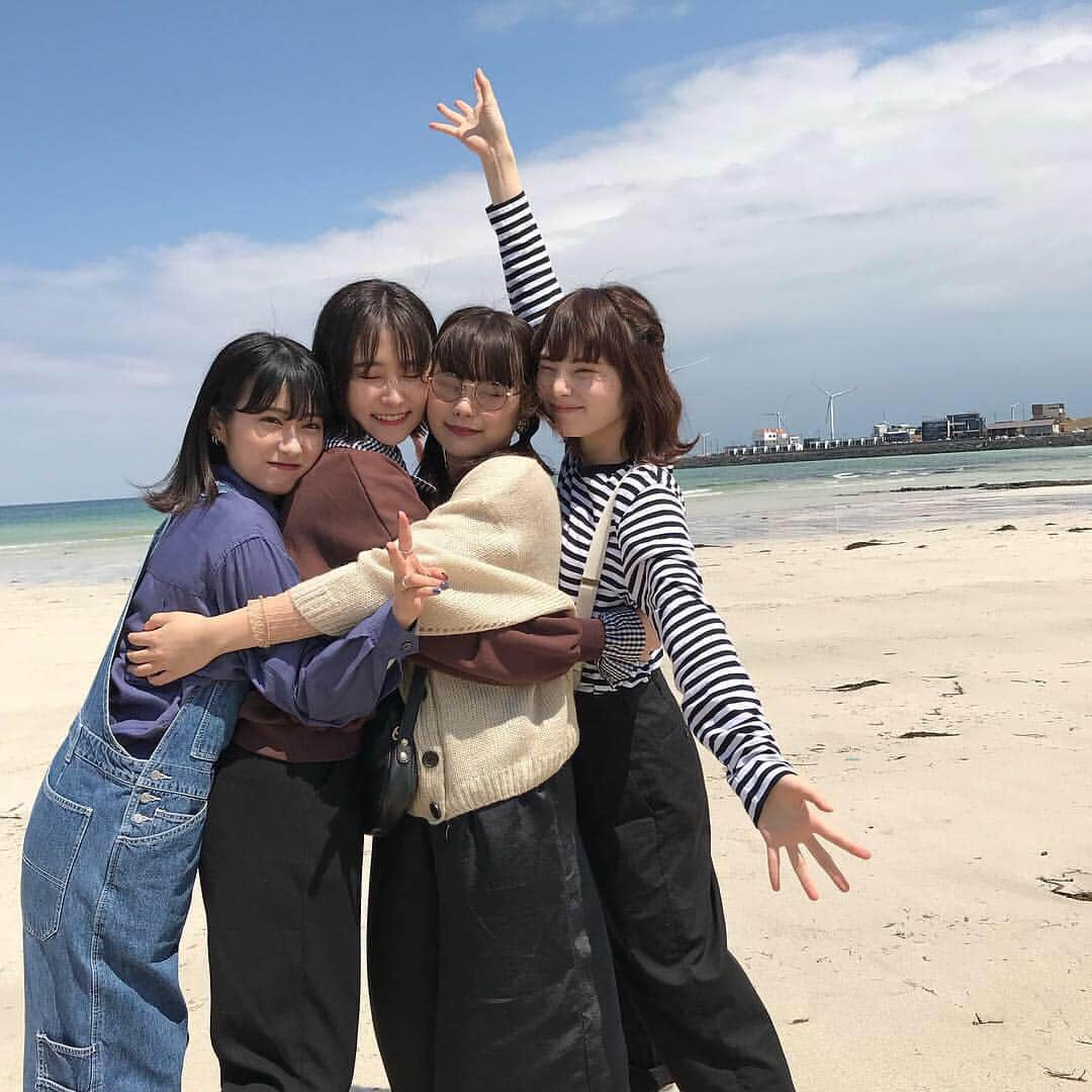 広瀬ちひろさんのインスタグラム写真 - (広瀬ちひろInstagram)「お仕事で3日間、チェジュ島！ もっといた気がするくらい本当にたくさん色んなところに行けて楽しかった〜 ガイドさんに感謝です☺️ 美味しいものもいっぱい食べられました🙆🏻‍♀️幸 また行きたい！ ． しばらくチェジュの投稿が続きます！笑 ． #チェジュ島 #週末チェジュ #PR」4月18日 12時30分 - chi_hirose