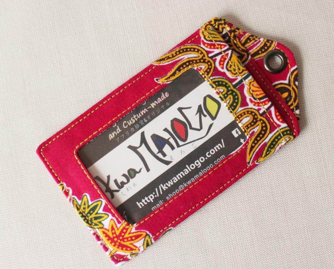 kwa MALOGOさんのインスタグラム写真 - (kwa MALOGOInstagram)「誕生日プレゼントに🎁 【オーダーメイド】 アフリカ布の色柄が大好きな奥様へのプレゼント。 .  最近たまに頂く中が見えるカードケースのオーダー。 .  こんなおめでたい機会にお問い合わせ頂きありがとうございました！ .  #アフリカ布  #カードケース  #誕生日プレゼント🎁  #オーダーメイド  #アフリカンカジュアル  #アフリカンファッション  #アフリカ雑貨  #kwamalogo  #africanprint #africanfabric #kitenge #cardcase #birthdaypresent #custommade #africanfashion #africaninspired #kitengefashion #africancasual #africangorgeous」4月18日 12時33分 - kwamalogo