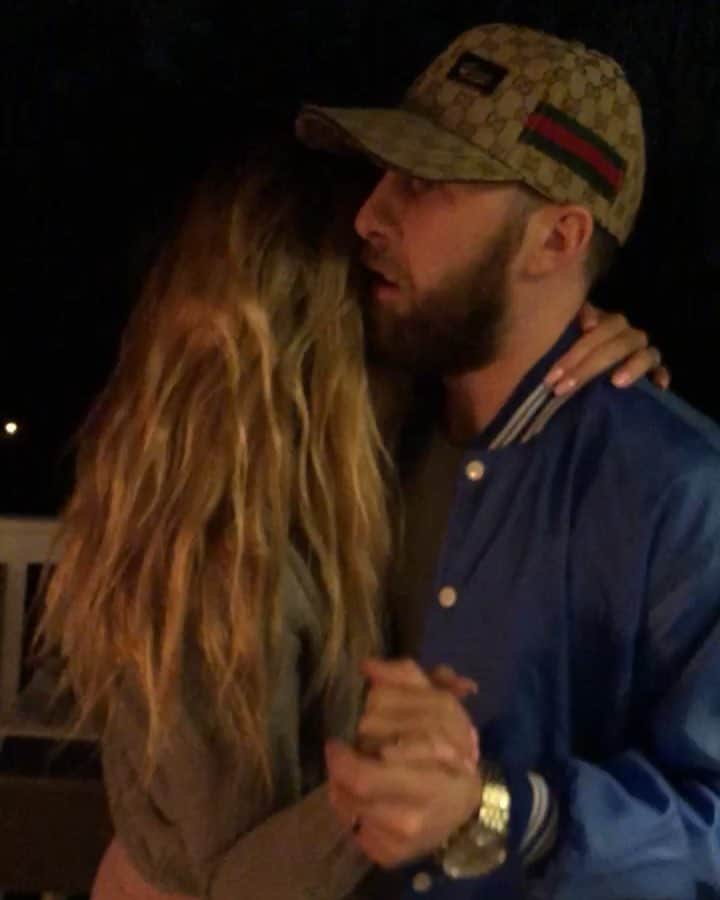 ティーガン・プレスリーのインスタグラム：「Slow dancing in the moonlight to our song 🖤 @43_oak  #teaganpresley #wifey #hubby #love #married #moonlight #dance #slowdancinginthedark #couplesgoals」