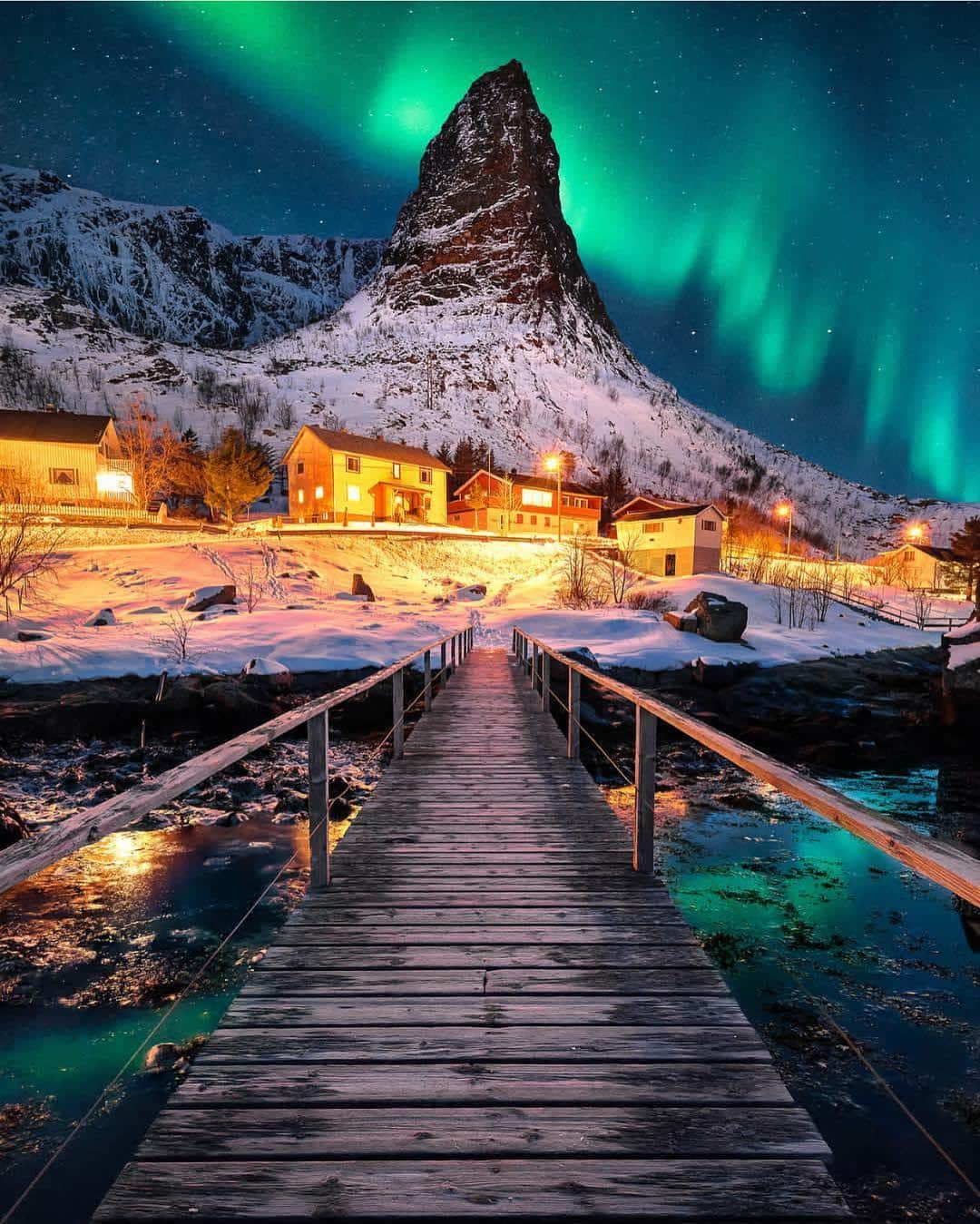 Wonderful Placesさんのインスタグラム写真 - (Wonderful PlacesInstagram)「Northern lights in Norway ✨💚💚💚✨ . Pictures by ✨✨@dkphotographyau✨✨ #wonderful_places for a feature 💚」4月18日 12時41分 - wonderful_places