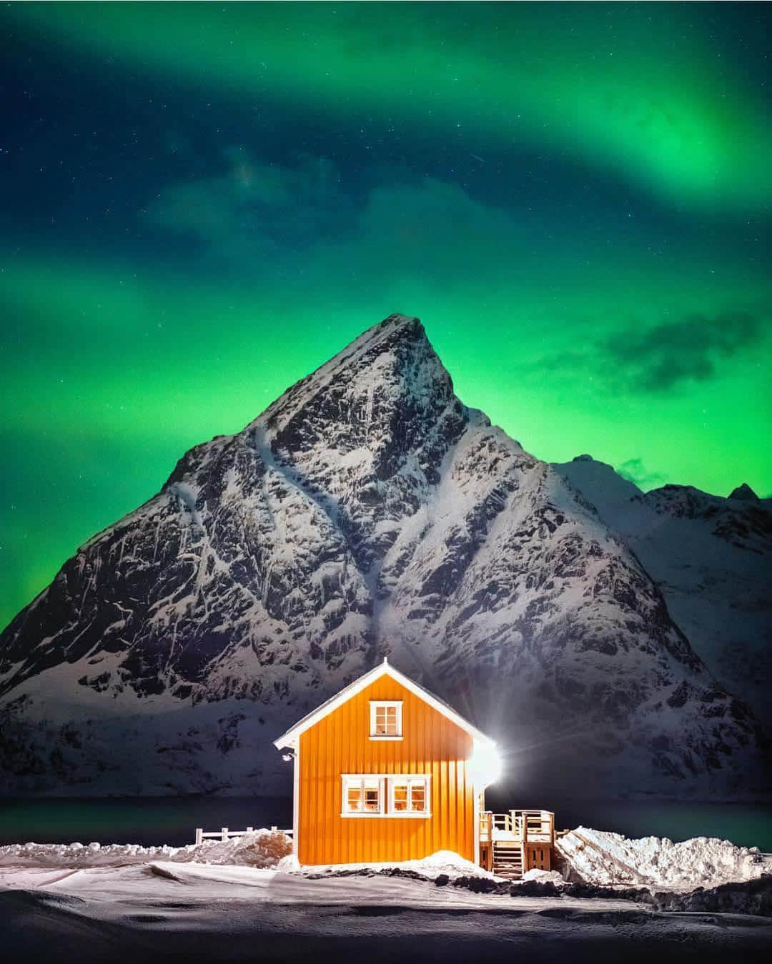 Wonderful Placesさんのインスタグラム写真 - (Wonderful PlacesInstagram)「Northern lights in Norway ✨💚💚💚✨ . Pictures by ✨✨@dkphotographyau✨✨ #wonderful_places for a feature 💚」4月18日 12時41分 - wonderful_places