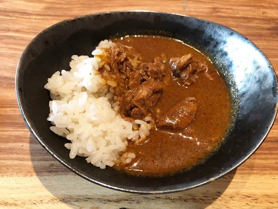 坂元美香さんのインスタグラム写真 - (坂元美香Instagram)「#坂元食べログ . そういえば先日、新宿に4/15オープンした『lamb ne（らむね）』のレセプションにご招待いただきました。lamb ne は16種類以上の部位が楽しめるラム焼肉専門店。超希少部位の外ももはばきとベビーラムは感動もので永遠に食べれる級。飲み物も結構凝っているので女子ウケ◎ . 場所は新宿のビックロとマルイの間の通りを入ったところ。ラム好きの方は是非行ってみてほしいです✨  lamb ne ［らむね］ 【所在地】東京都新宿区新宿3-28-15  TRN新宿ビル4F (エクセルシオールカフェのビル4F) 【予約番号】 03-6273-1033 【営業時間】 月〜金 17:00〜24:00  土日祝 11:30〜15:30/17:00〜24:00 【席 数】 46席 すべて禁煙 すべて無煙ロースター使用 【予 約】可能 . #ラム #ラム焼肉 #ラム焼肉専門店 #ラム好きと繋がりたい #ラム好き #羊肉 #lambne #らむね #新宿 #新宿デート #新宿ディナー #レセプション #肉食美女 ←本の表紙やってます」4月18日 12時49分 - mika_saka