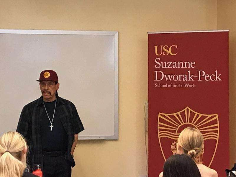 ダニー・トレホさんのインスタグラム写真 - (ダニー・トレホInstagram)「Speaking at USC University #usc」4月18日 13時01分 - officialdannytrejo